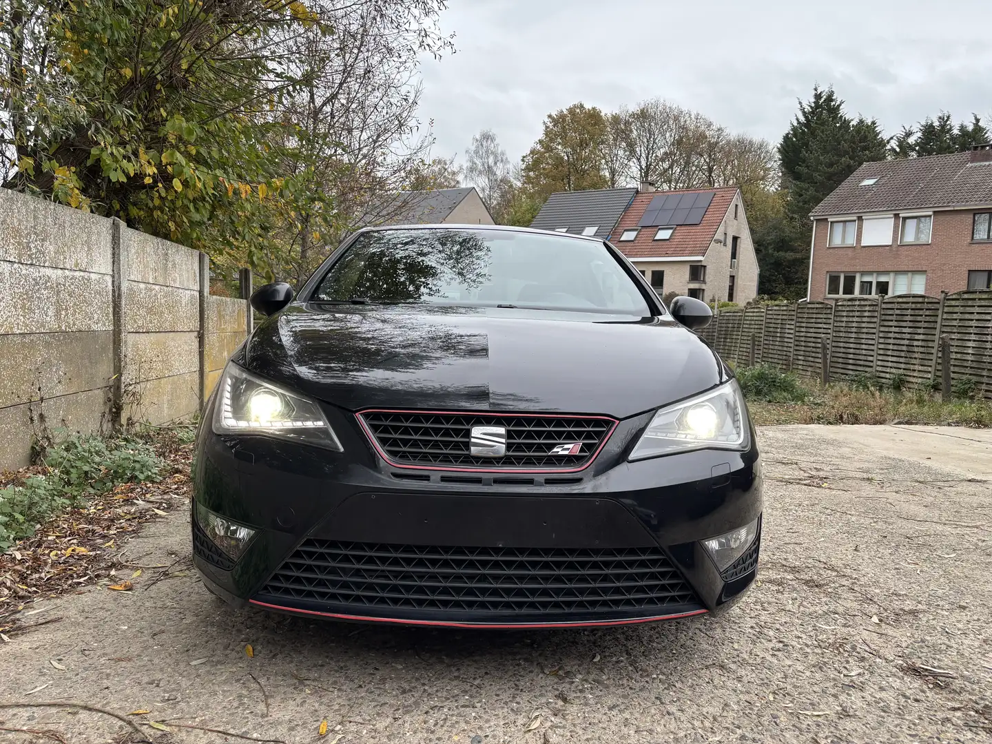 SEAT Ibiza 1.4 TSI Cupra Automatique Noir - 2