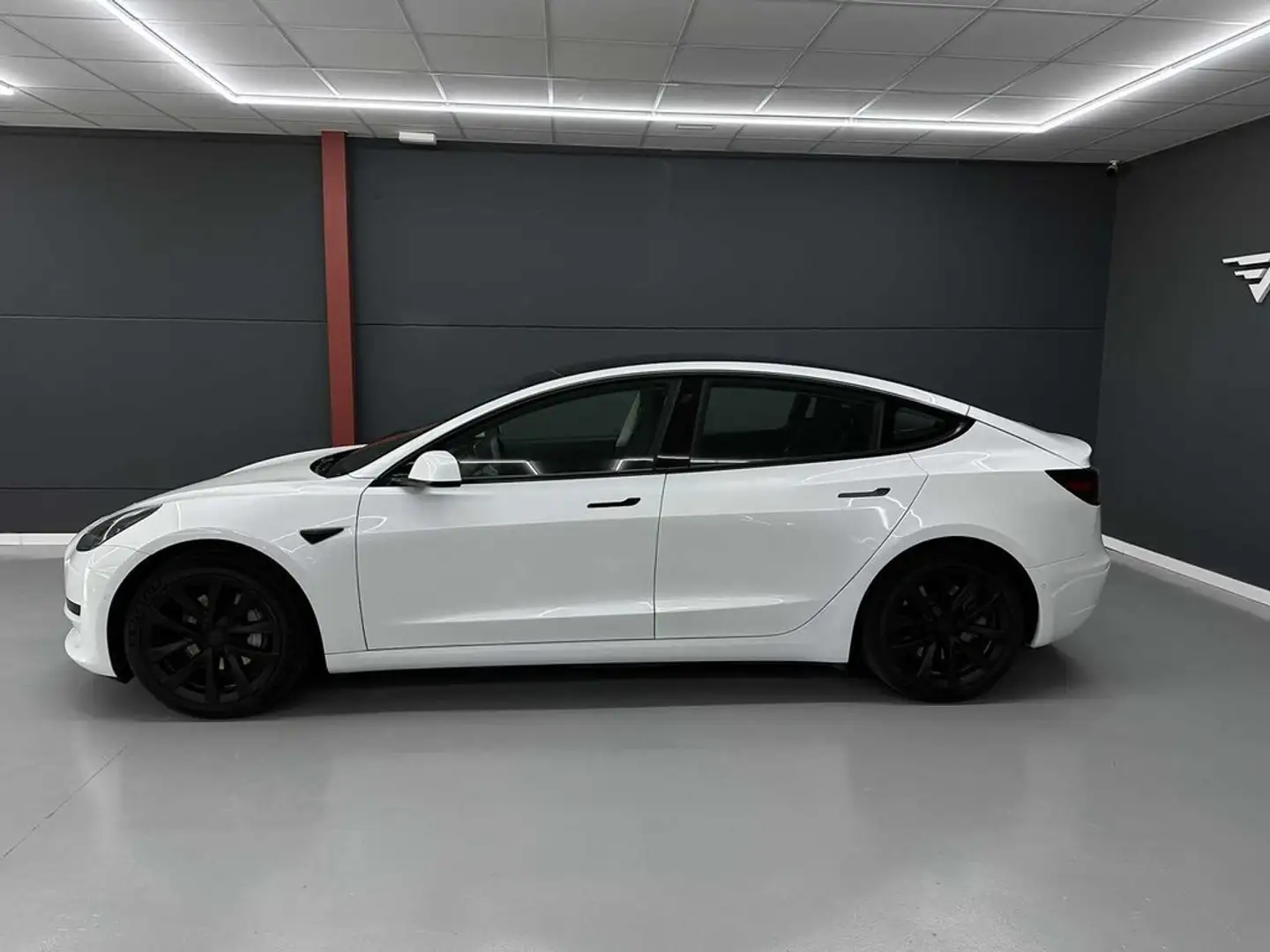 Tesla Model 3 Standard Range Plus RWD Weiß - 2