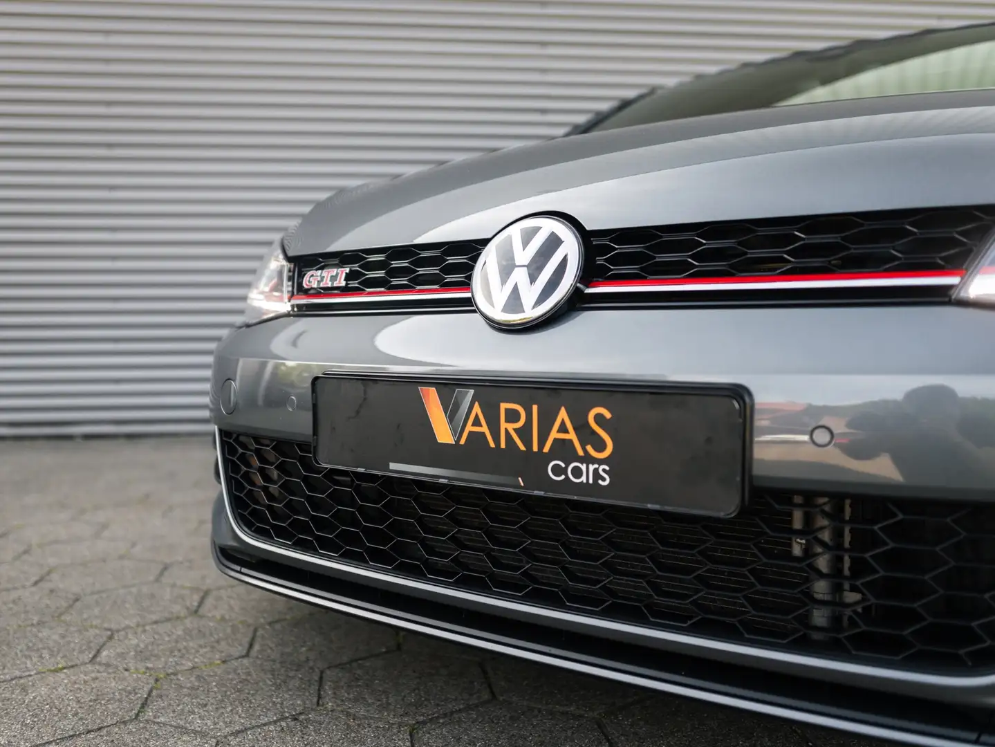 Volkswagen Golf GTI 2.0 TSI Performance Pano Alcantara VOL!! Grijs - 2