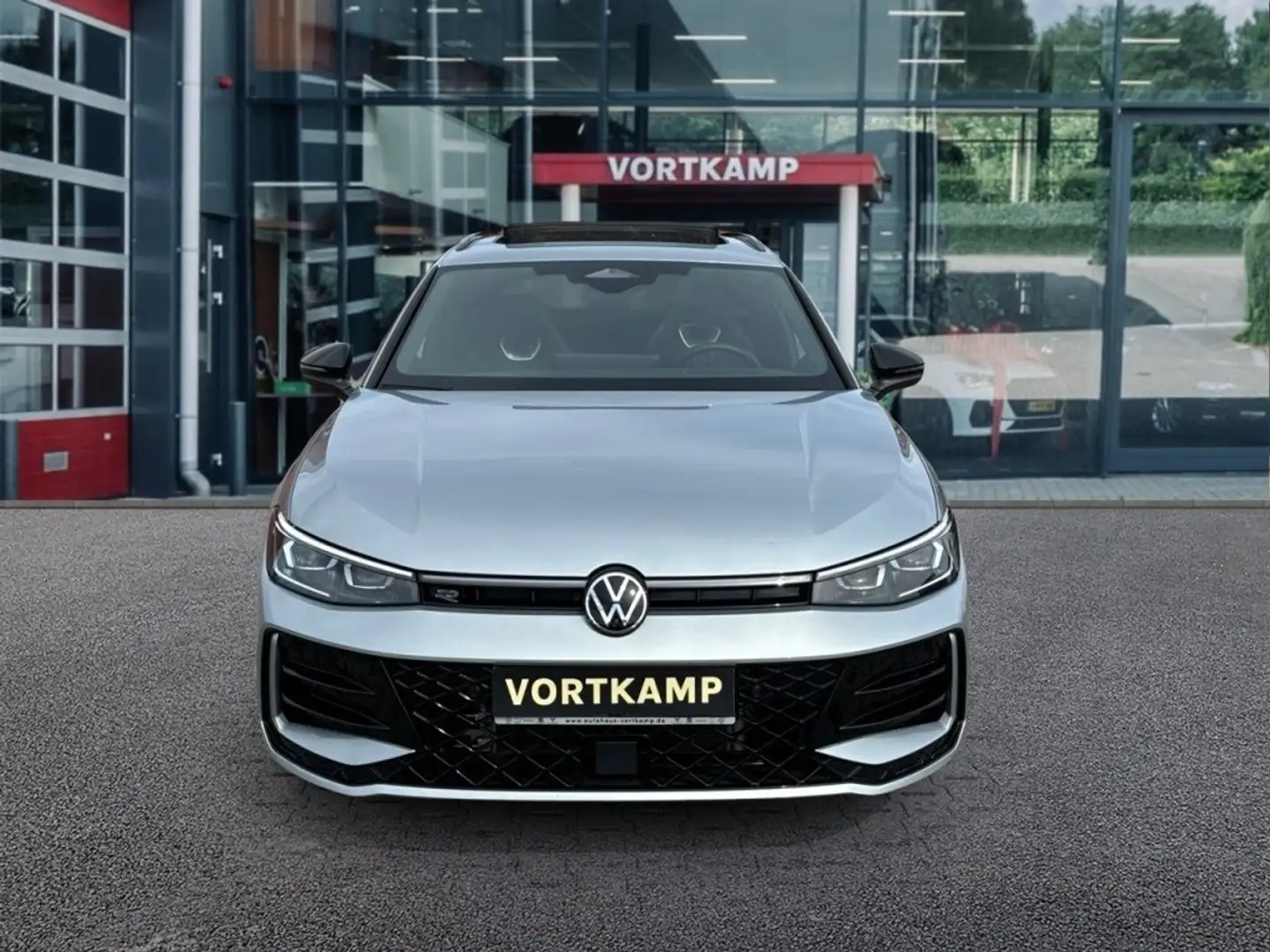 Volkswagen Passat Variant 1.5 TSI DSG GTE R-LINE PANO-DAK/TREKHAAK/360-CAMER Grau - 2