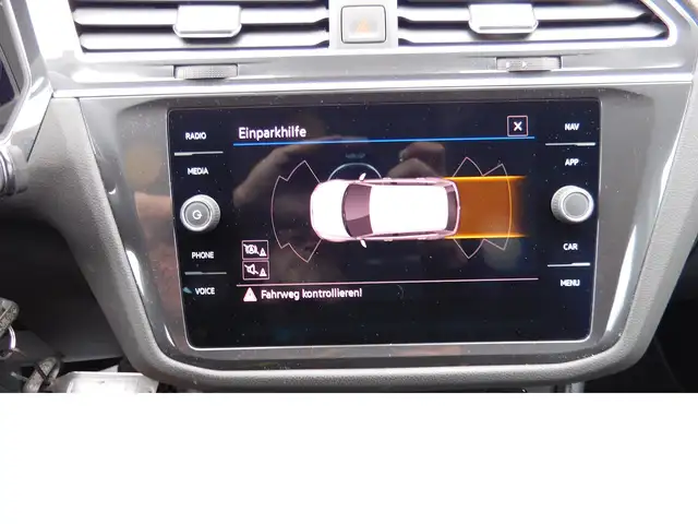 Volkswagen Tiguan Allspace view 6