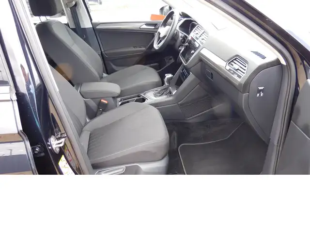 Volkswagen Tiguan Allspace view 11