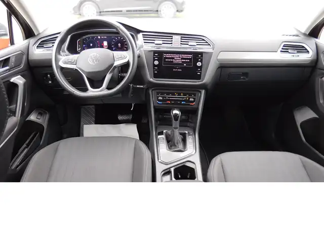 Volkswagen Tiguan Allspace view 8