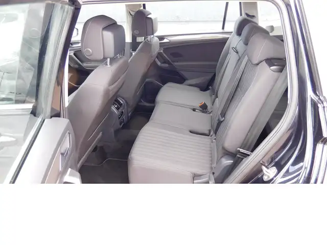 Volkswagen Tiguan Allspace view 13