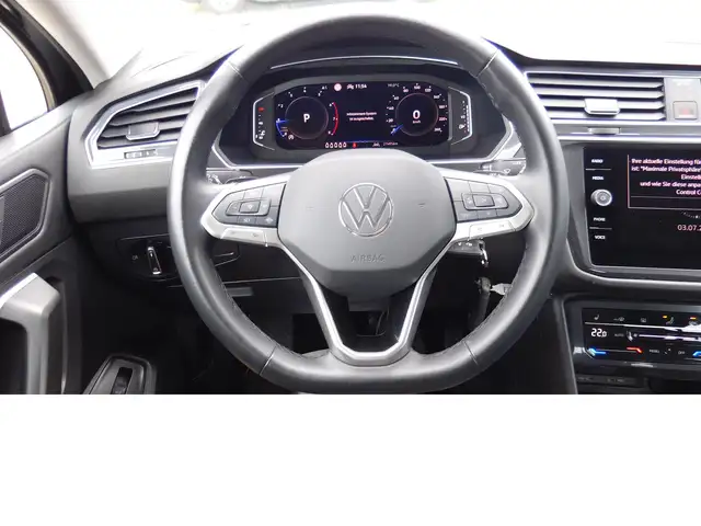 Volkswagen Tiguan Allspace view 9
