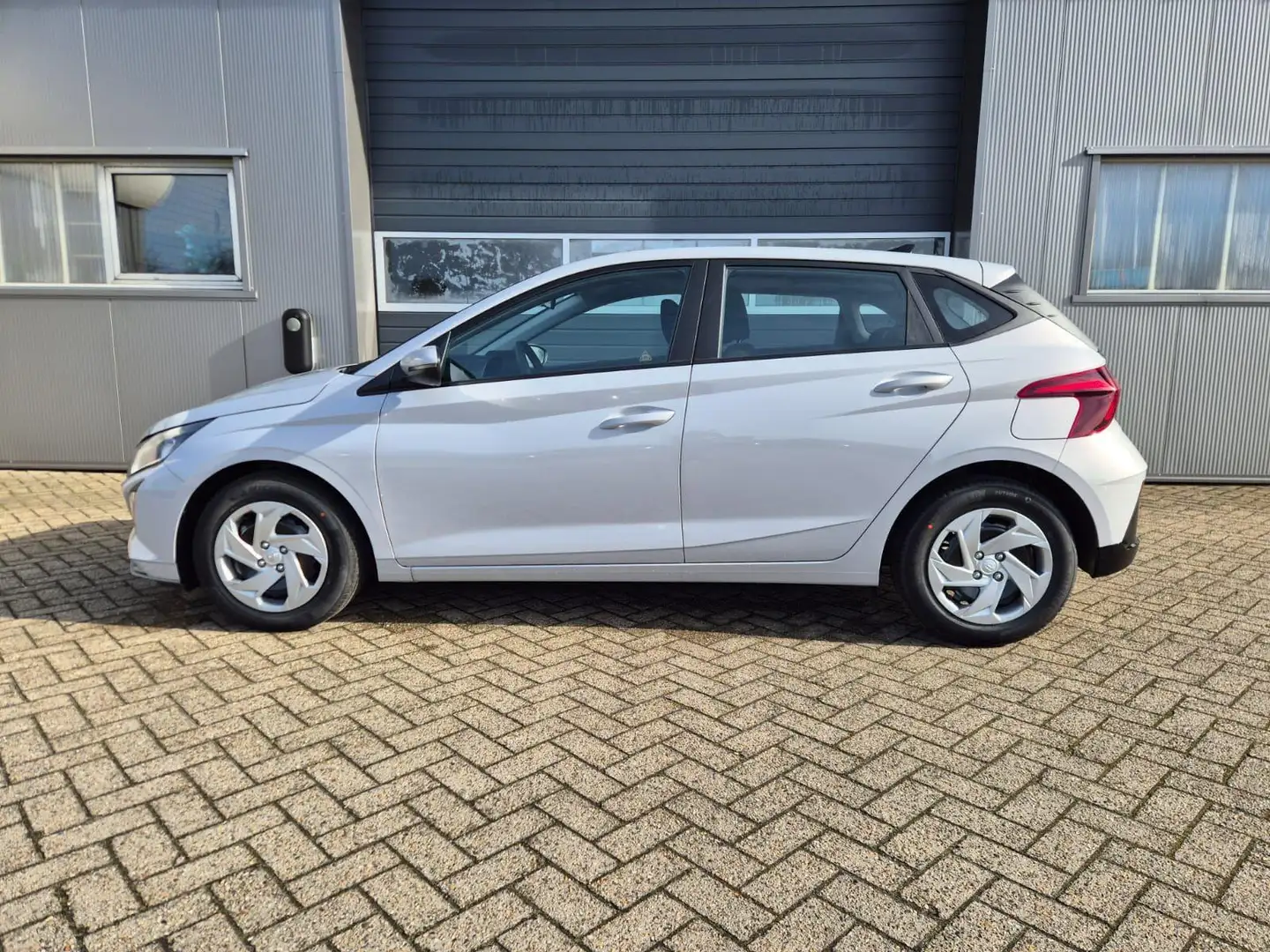 Hyundai i20 1.0 T-GDI 90PS Automatik 5-Türer Sitzheizung Le... Grau - 2
