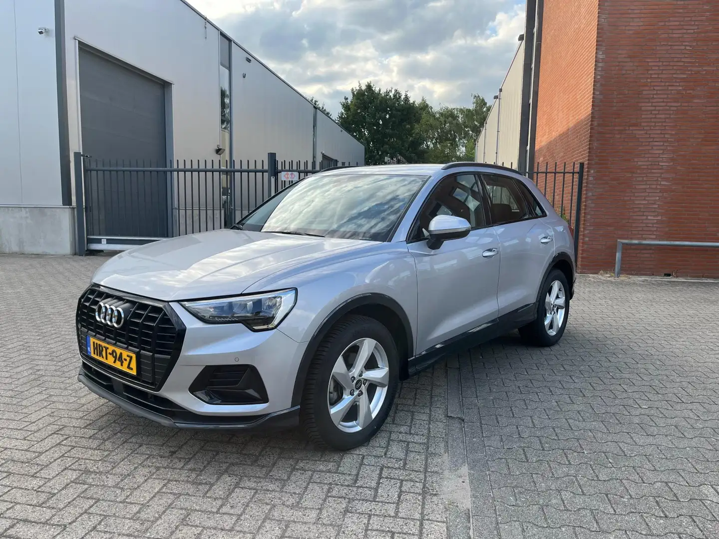 Audi Q3 35 TFSI S edition Competition Grijs - 1