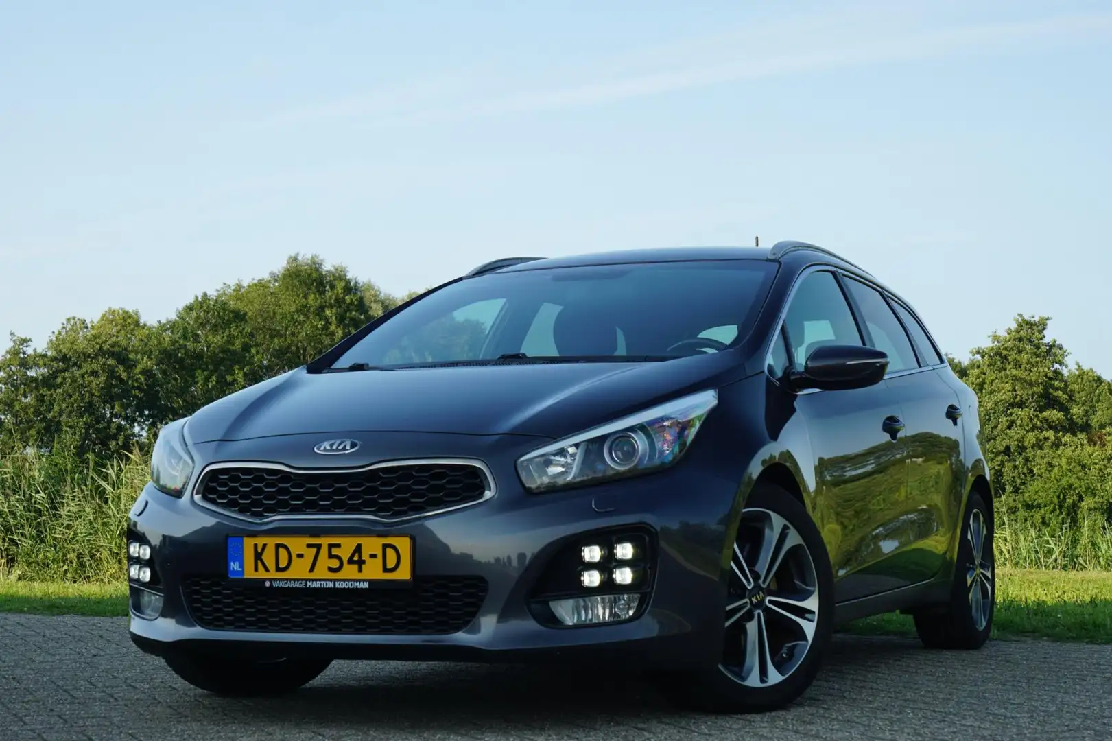 Kia Ceed SW / cee'd SW Sportswagon 1.0 T-GDi GT-Line - Penta Metal - 149d Gris - 2