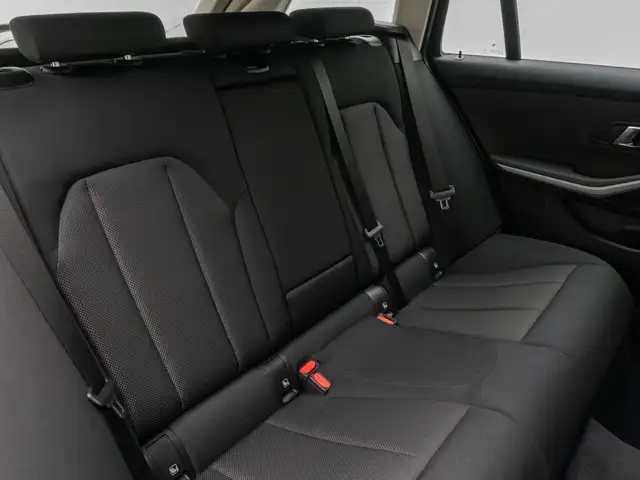 BMW 3 Series view 29
