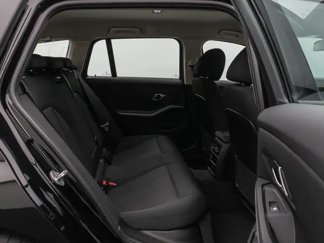BMW 3 Series view 27