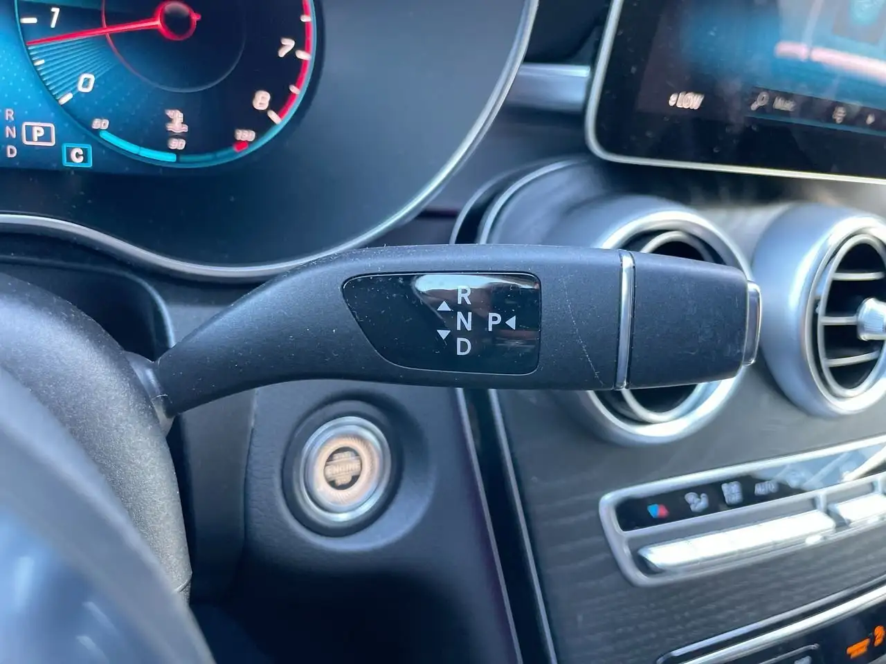 Mercedes-Benz GLC снимка Mercedes-Benz GLC