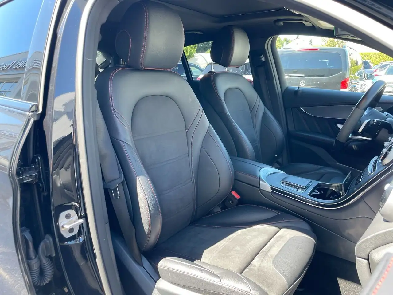 Mercedes-Benz GLC снимка Mercedes-Benz GLC