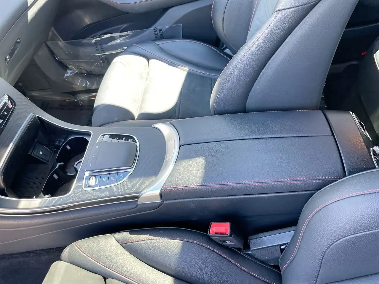 Mercedes-Benz GLC снимка Mercedes-Benz GLC