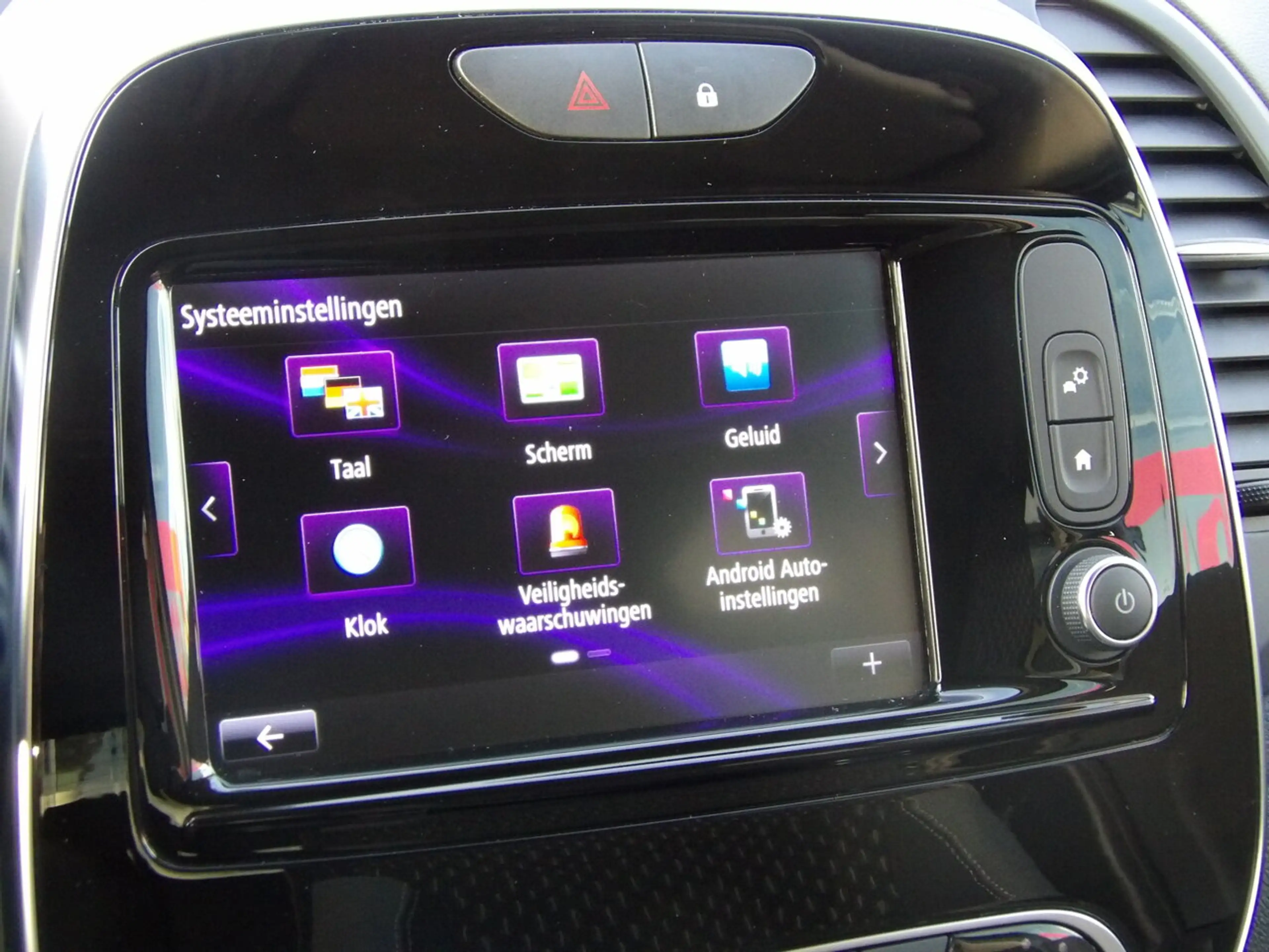 Renault Captur Intens TCe 120 EDC — photo 12