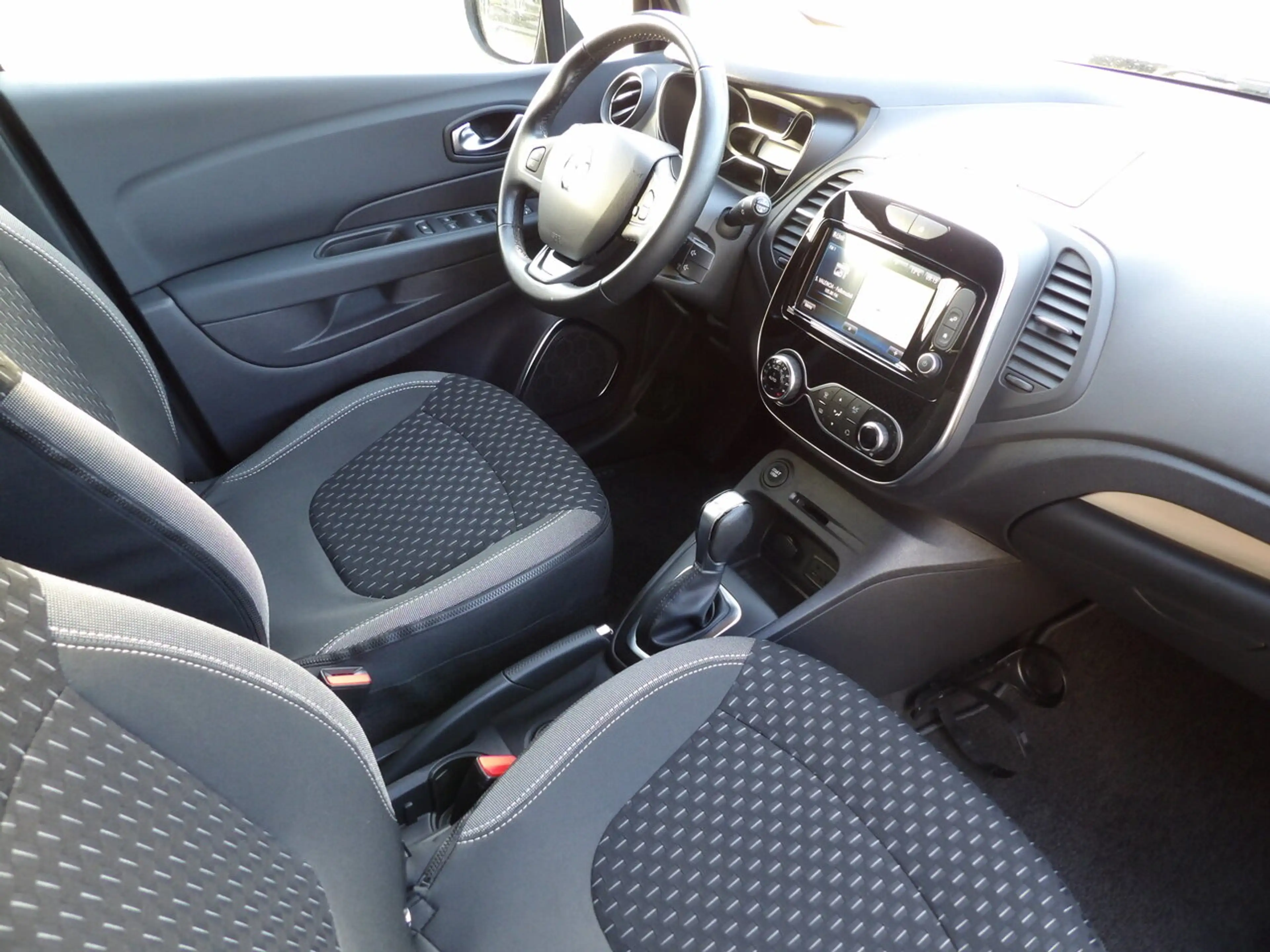 Renault Captur Intens TCe 120 EDC — photo 5