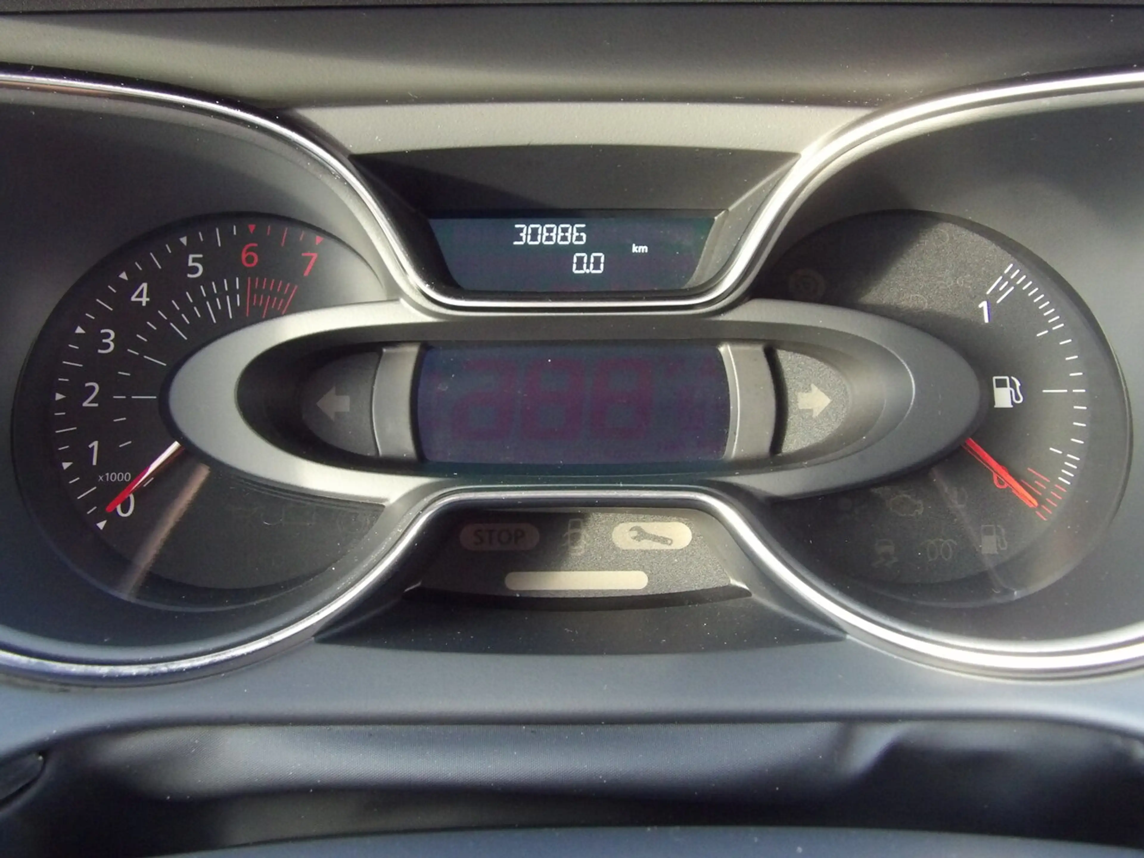 Renault Captur Intens TCe 120 EDC — photo 9