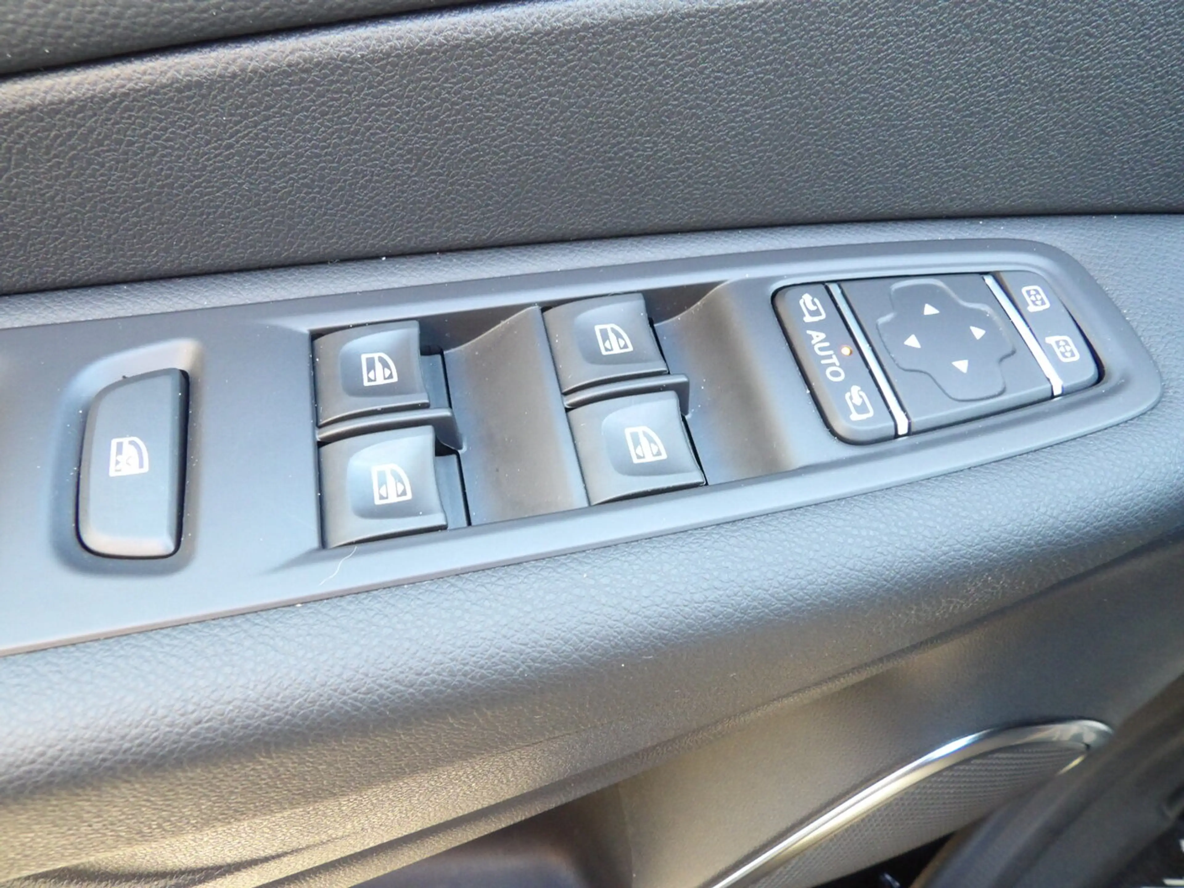 Renault Captur Intens TCe 120 EDC — photo 13