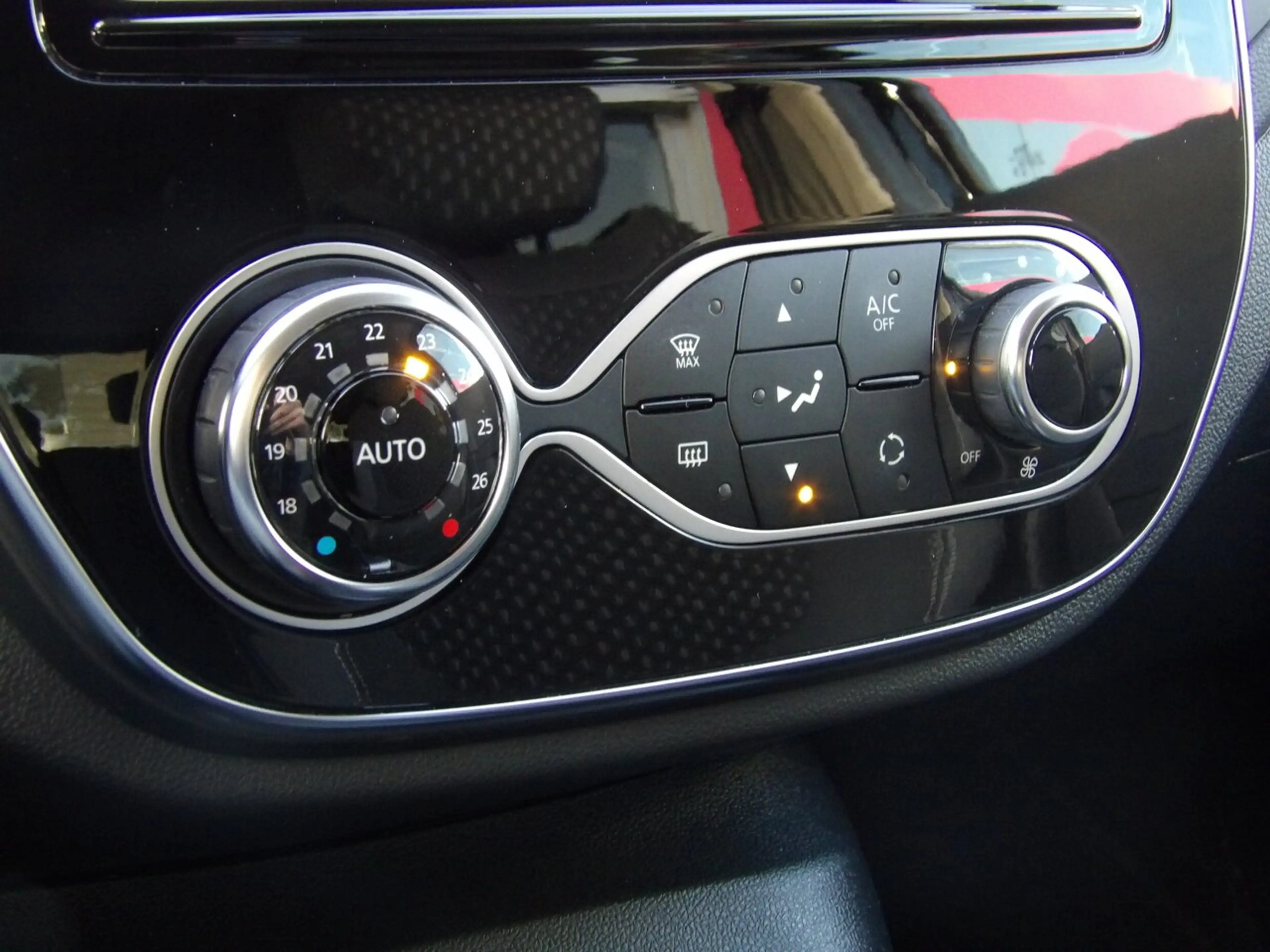 Renault Captur Intens TCe 120 EDC — photo 10