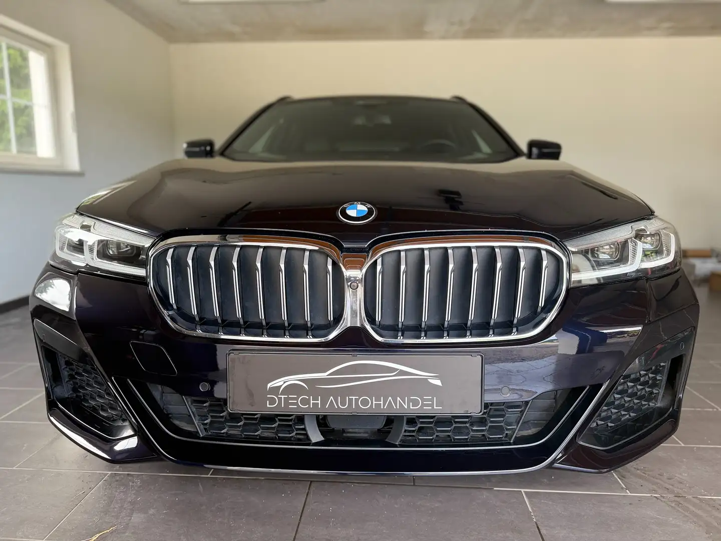 BMW 520 520 d xDrive MSport/HUD/ACC/STANDHEIZUNG Noir - 2