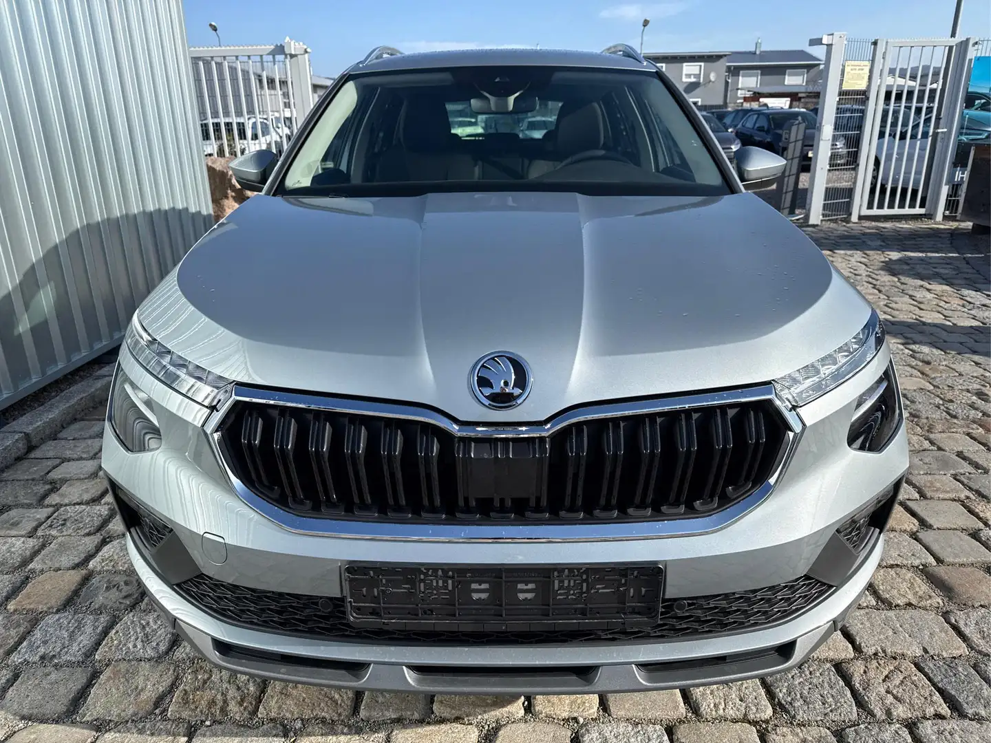 Skoda Kamiq 130 Jahre Premium Edition 1.5 TSI 150 PS DSG An... Silber - 2