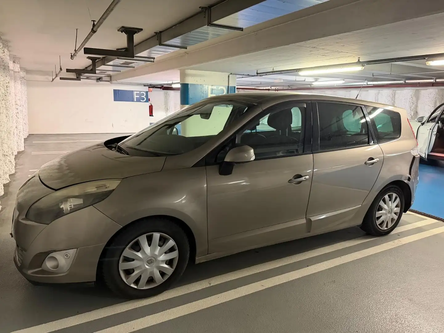 Renault Scenic 1.9 dCi Confort Authentique - 1