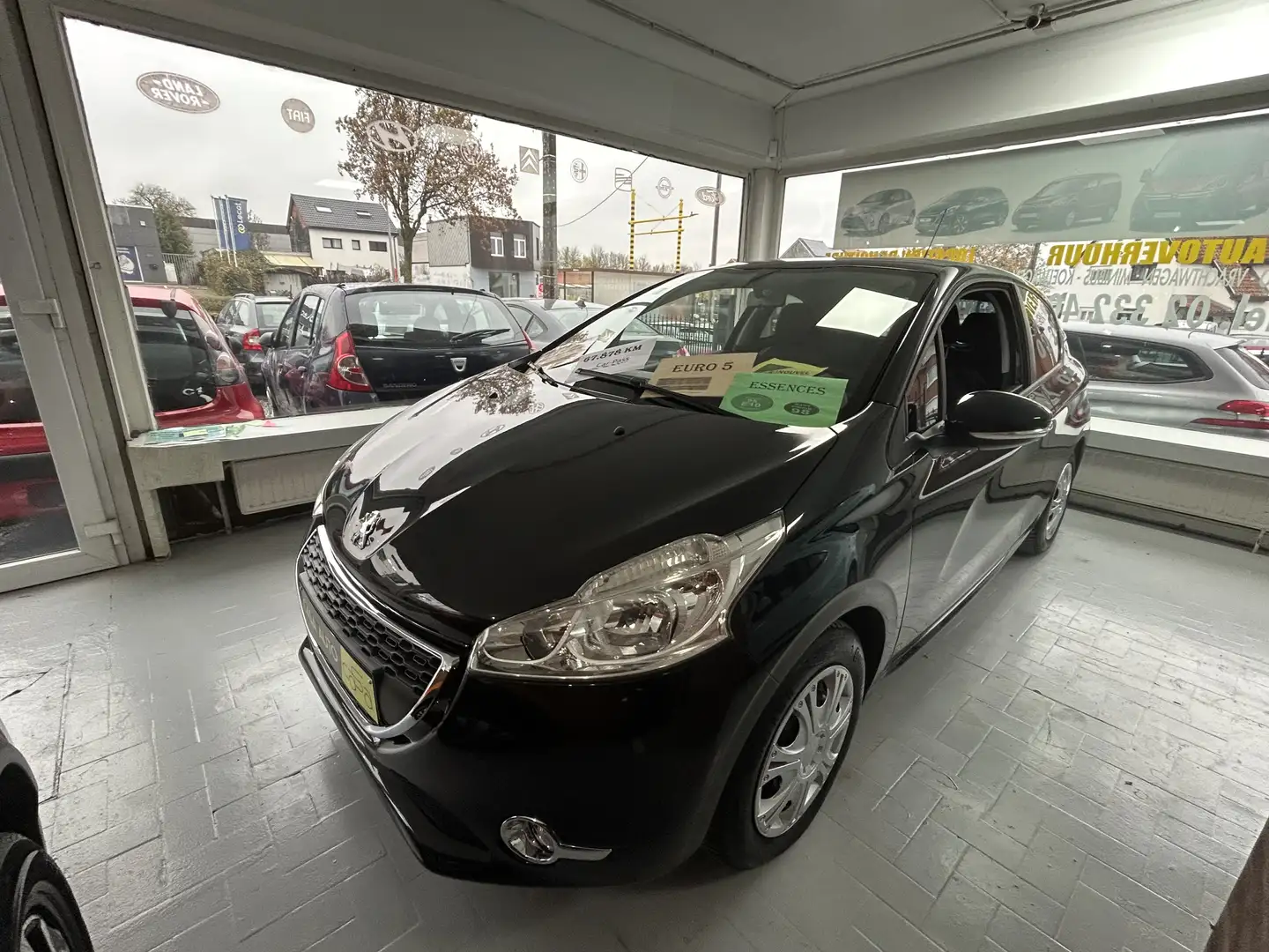 Peugeot 208 208 1.2i Access - garantie 12 mois - Noir - 1