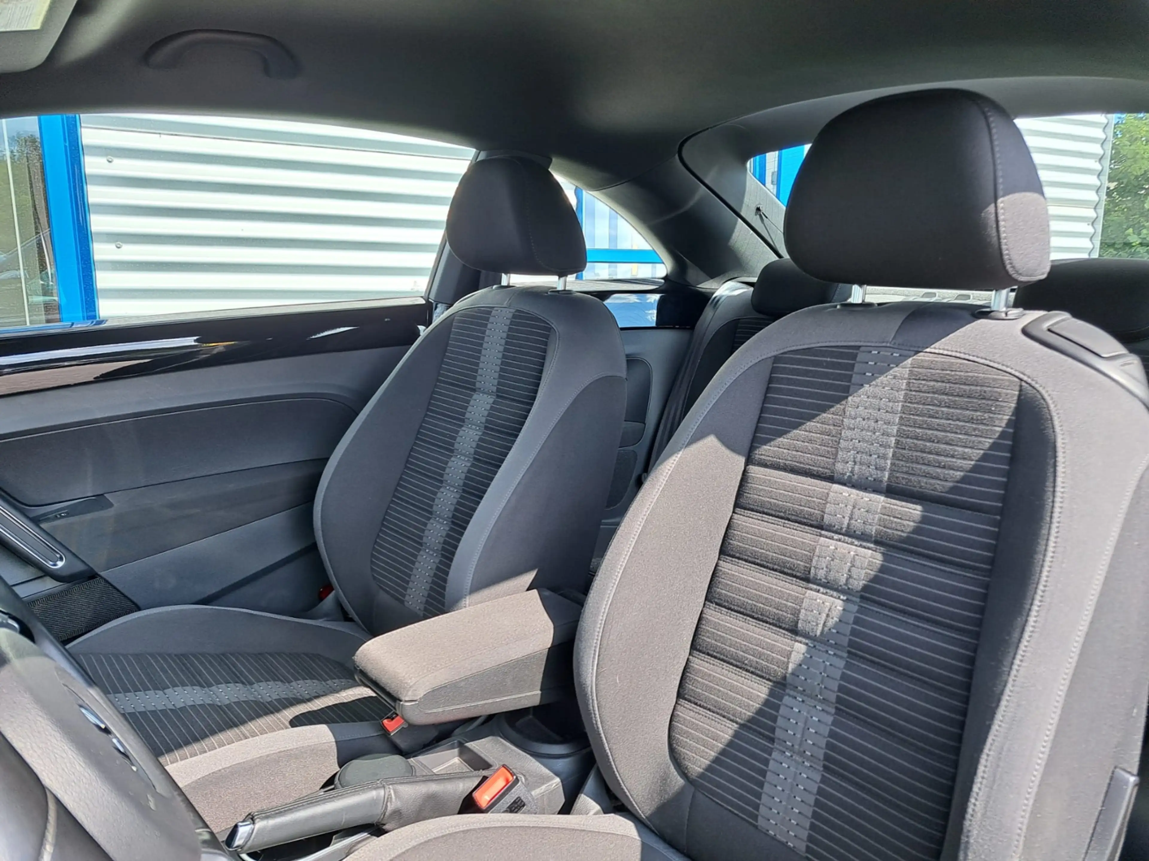 Volkswagen Beetle 2.0 TSI DSG Sport *WINTER PAKET*KOMFORT PAKET 1* — photo 9