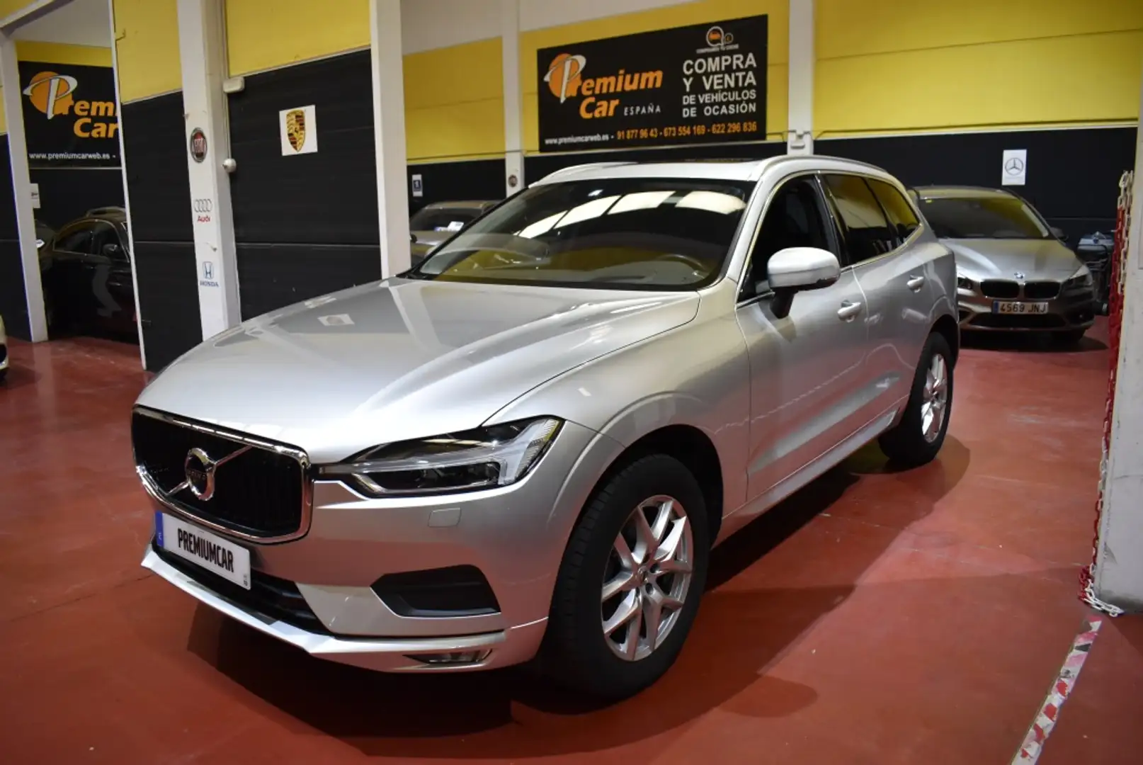 Volvo XC60 B4 Momentum Pro AWD Aut. Plateado - 1