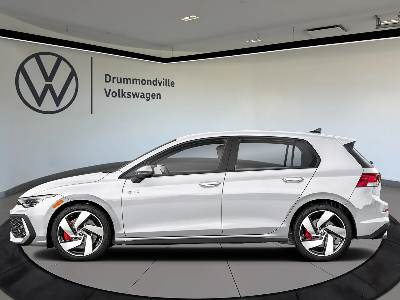 Volkswagen Golf GTI снимка Volkswagen Golf GTI