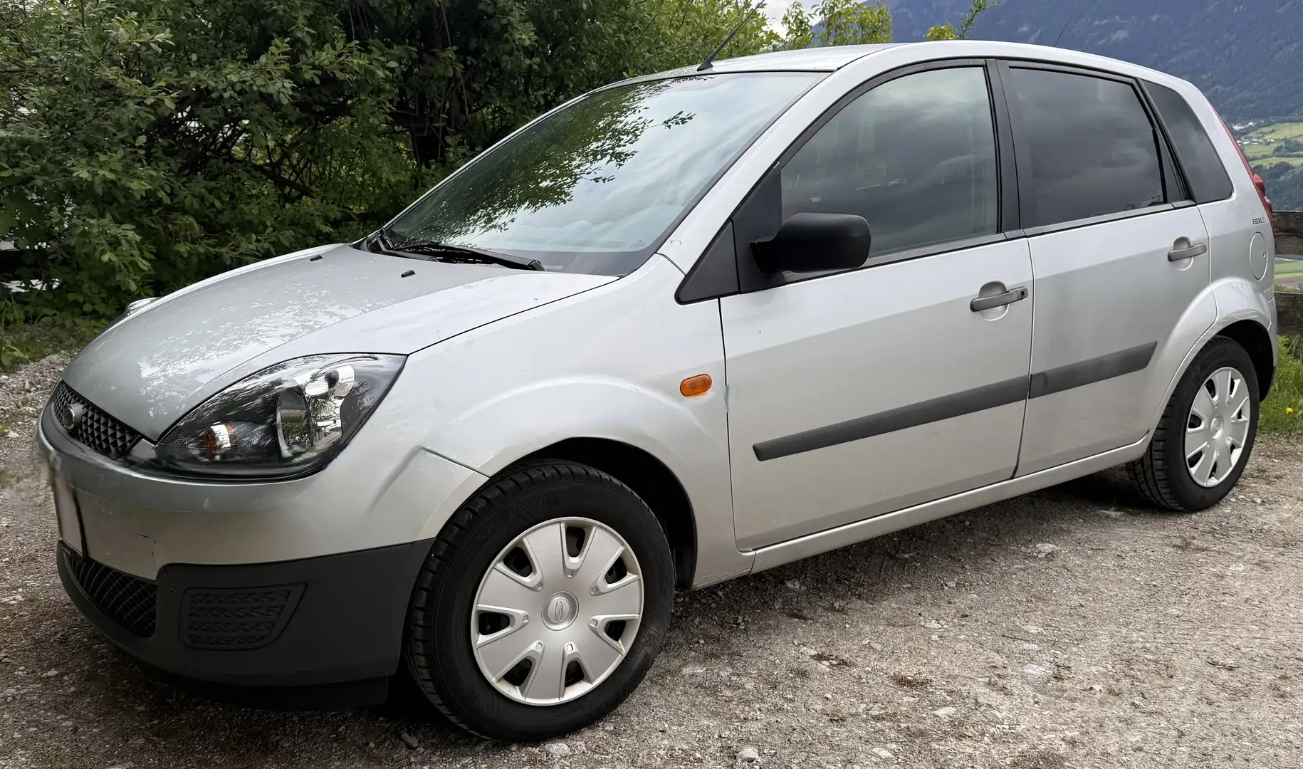 Ford Fiesta Fiesta Ambiente 1,4 TDCi Ambiente Silber - 2