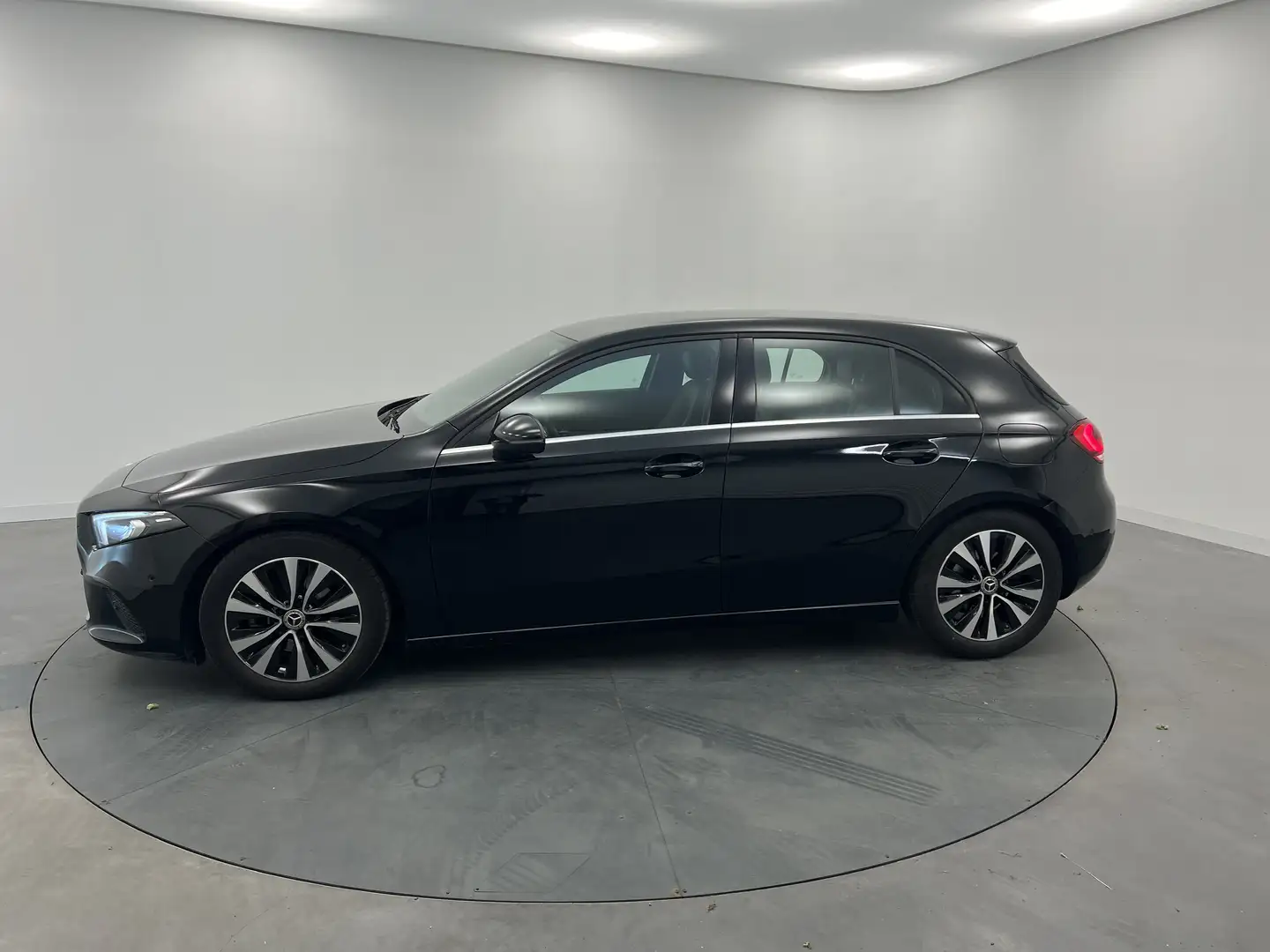 Mercedes-Benz A 180 180 7G-DCT Business Line Noir - 1