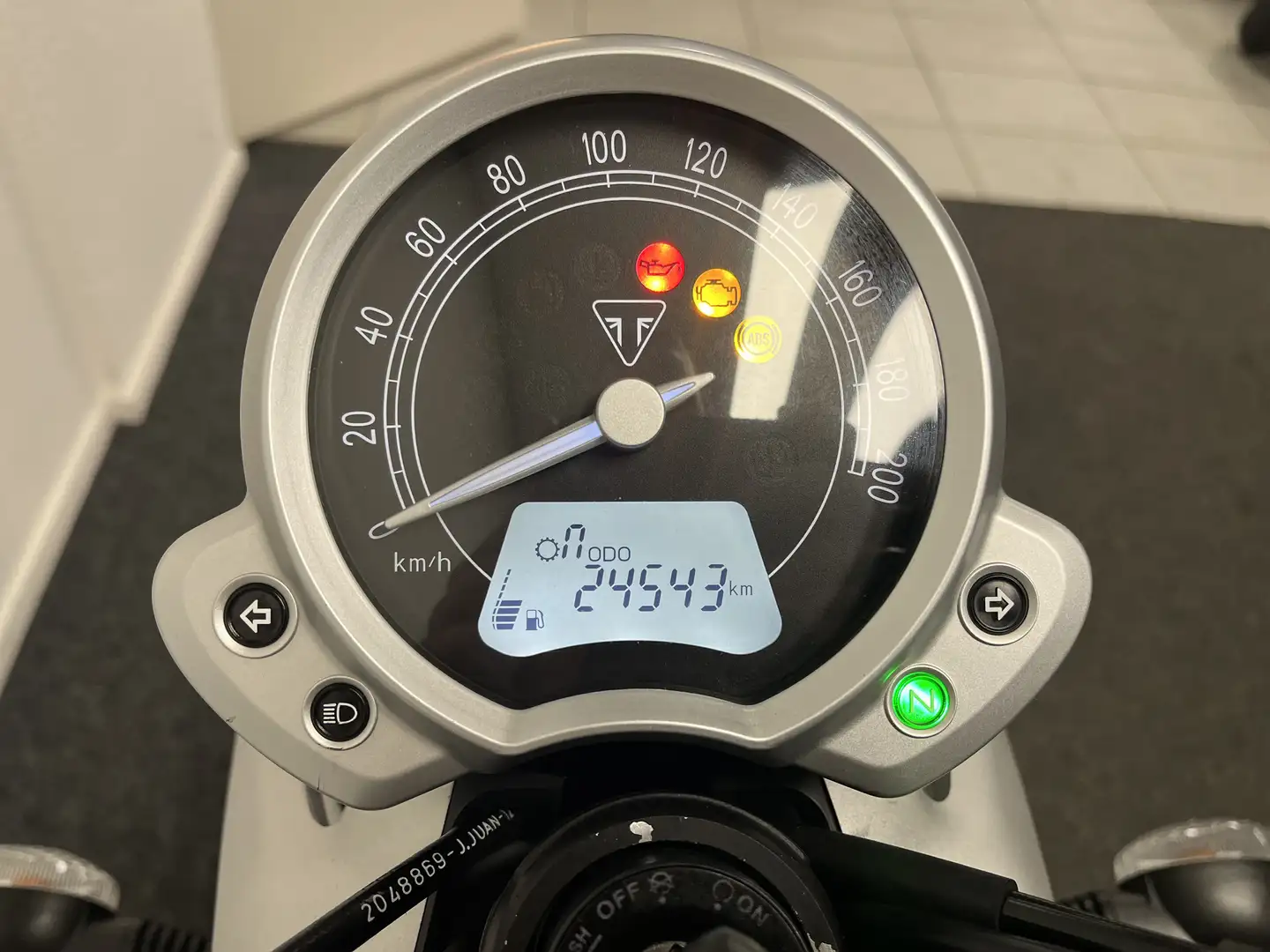 Triumph Street Twin Alb - 2