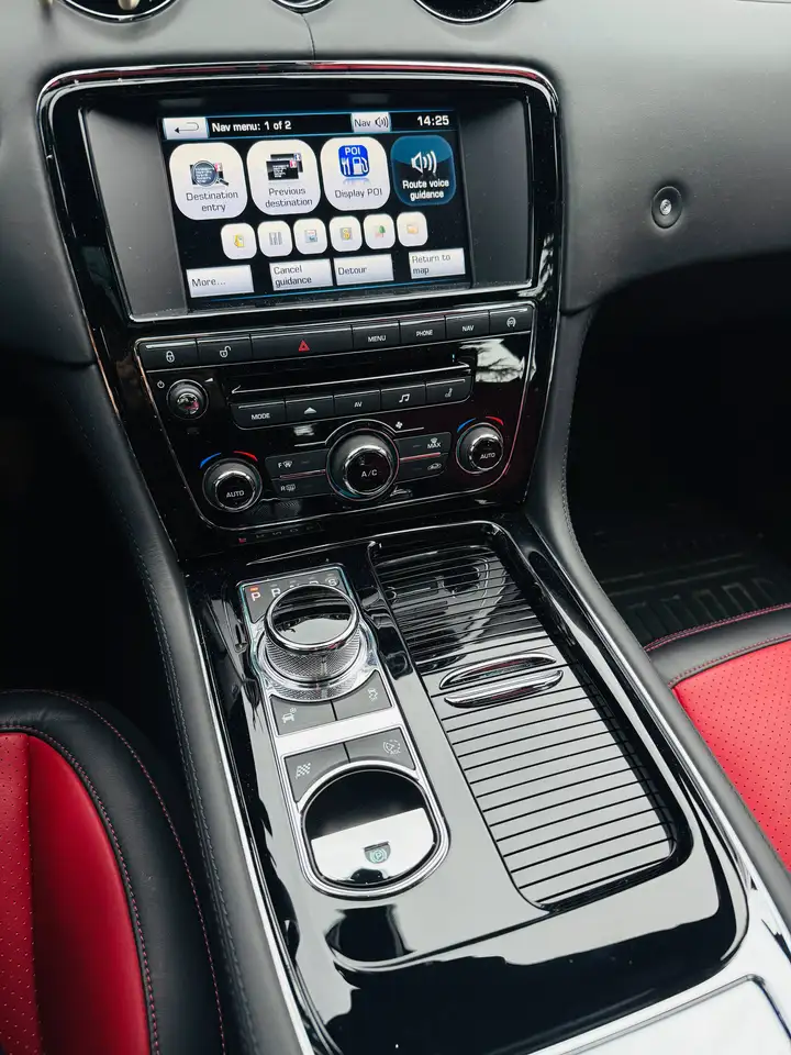 Jaguar XJ снимка Jaguar XJ