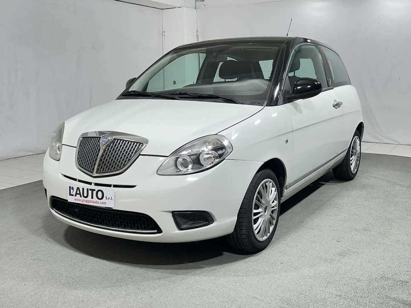 Lancia Ypsilon 1.2 69 CV 5 porte S&S Platinum Biały - 1