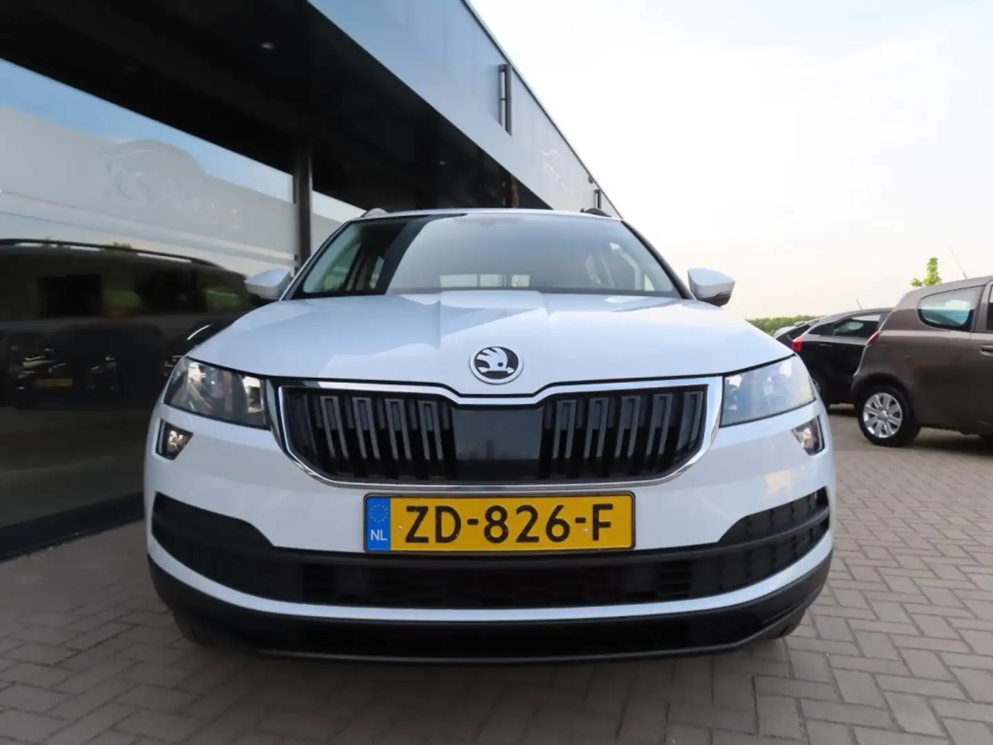 Skoda Karoq 1.5 TSI ACT Ambition Buss Ecc Navi Trekhaak 2019 Blanco - 2