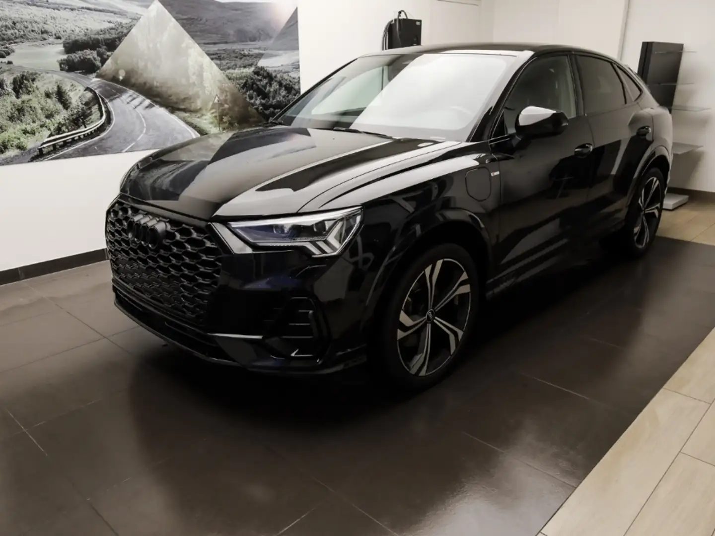 Audi Q3 Sportback 45 TFSI e S line Edition One Schwarz - 2