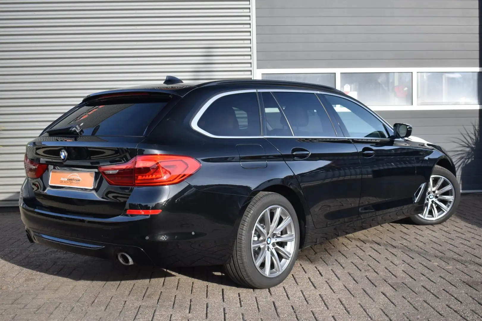 BMW 520 5-serie Touring 520i High Executive LEER / Navi / Schwarz - 2