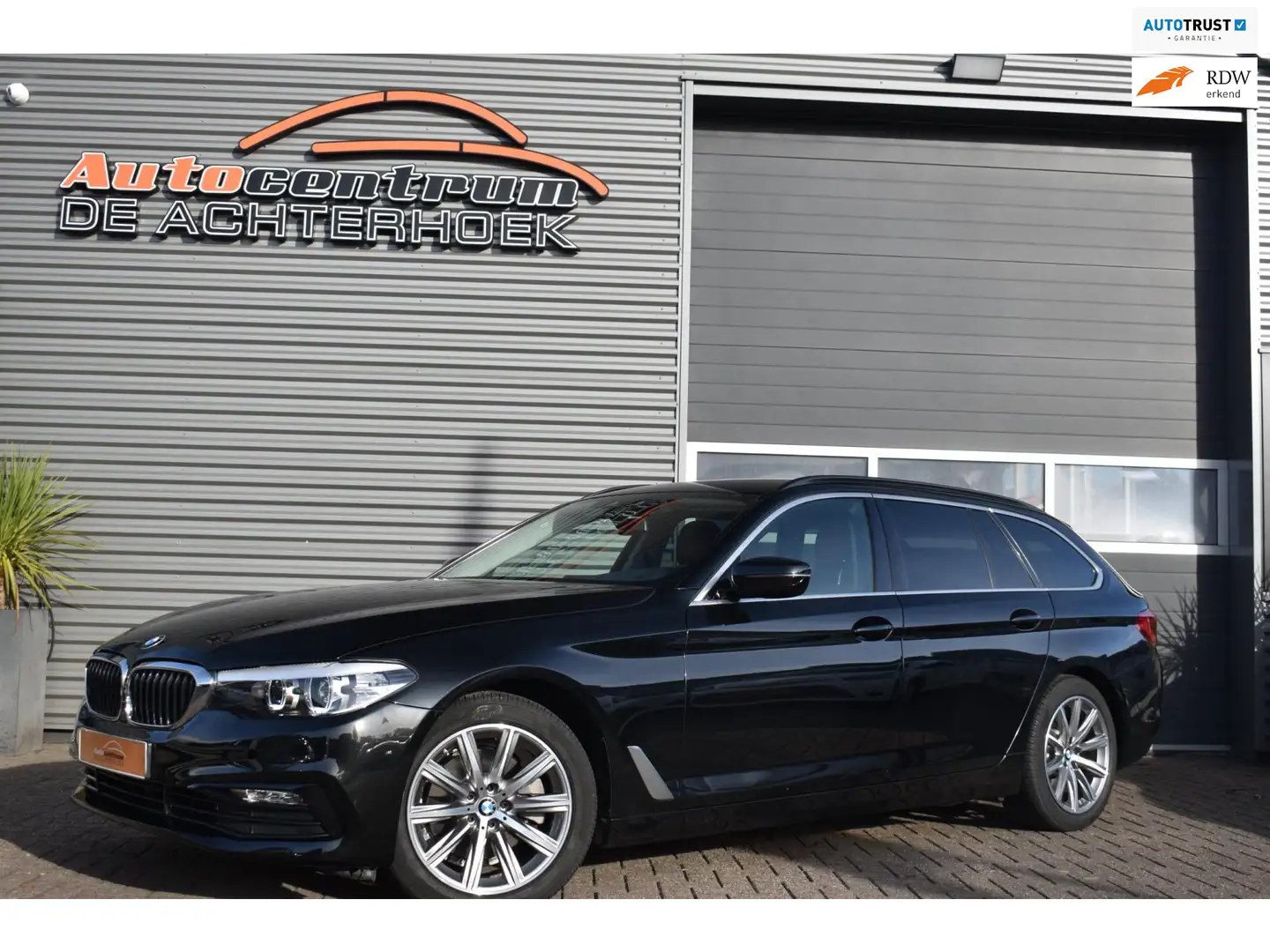 BMW 520 5-serie Touring 520i High Executive LEER / Navi / Schwarz - 1