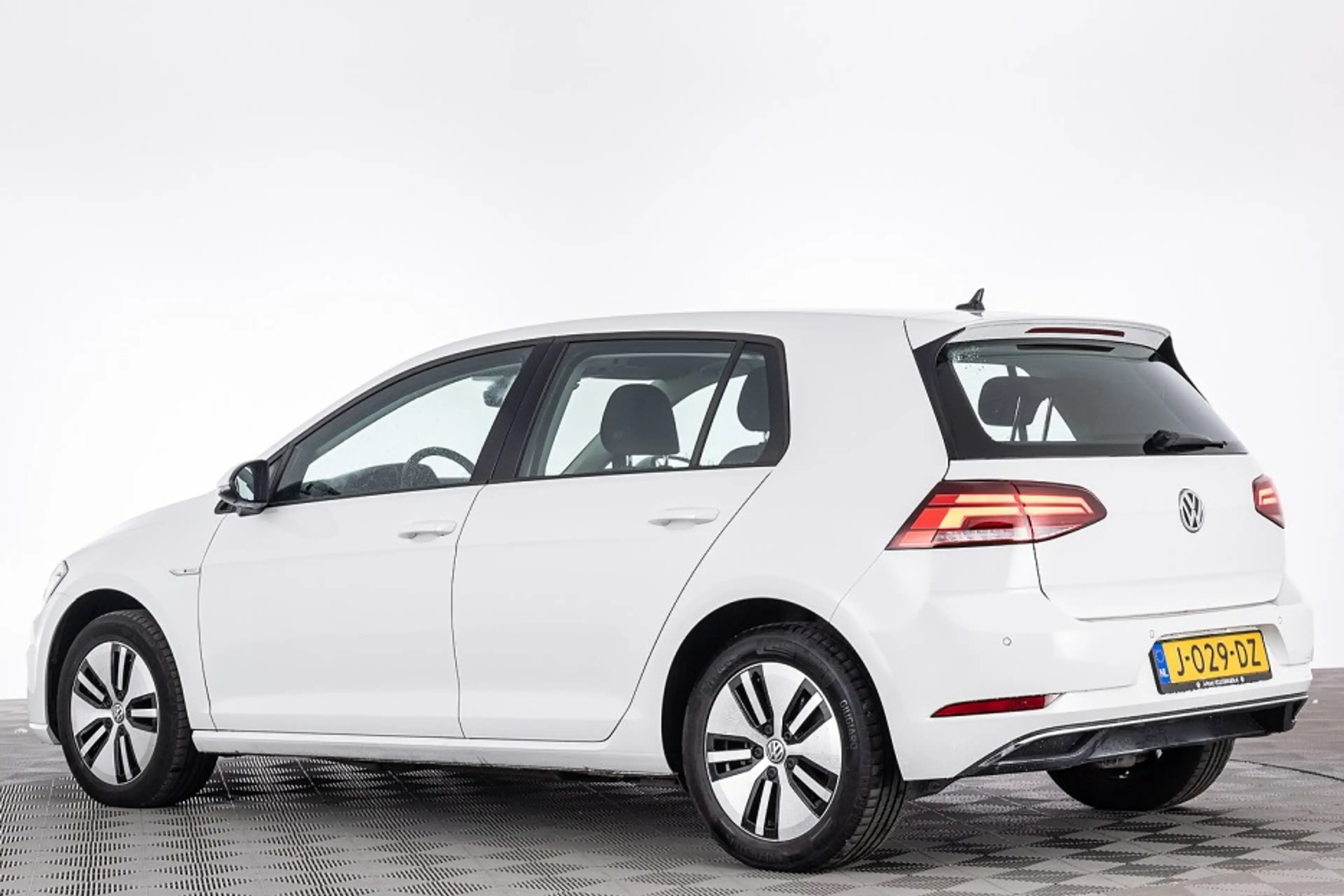 Volkswagen e-Golf E-DITION *SOH 91.96%* LED | VELGEN | NAVI ✅ 1e Eig — photo 2