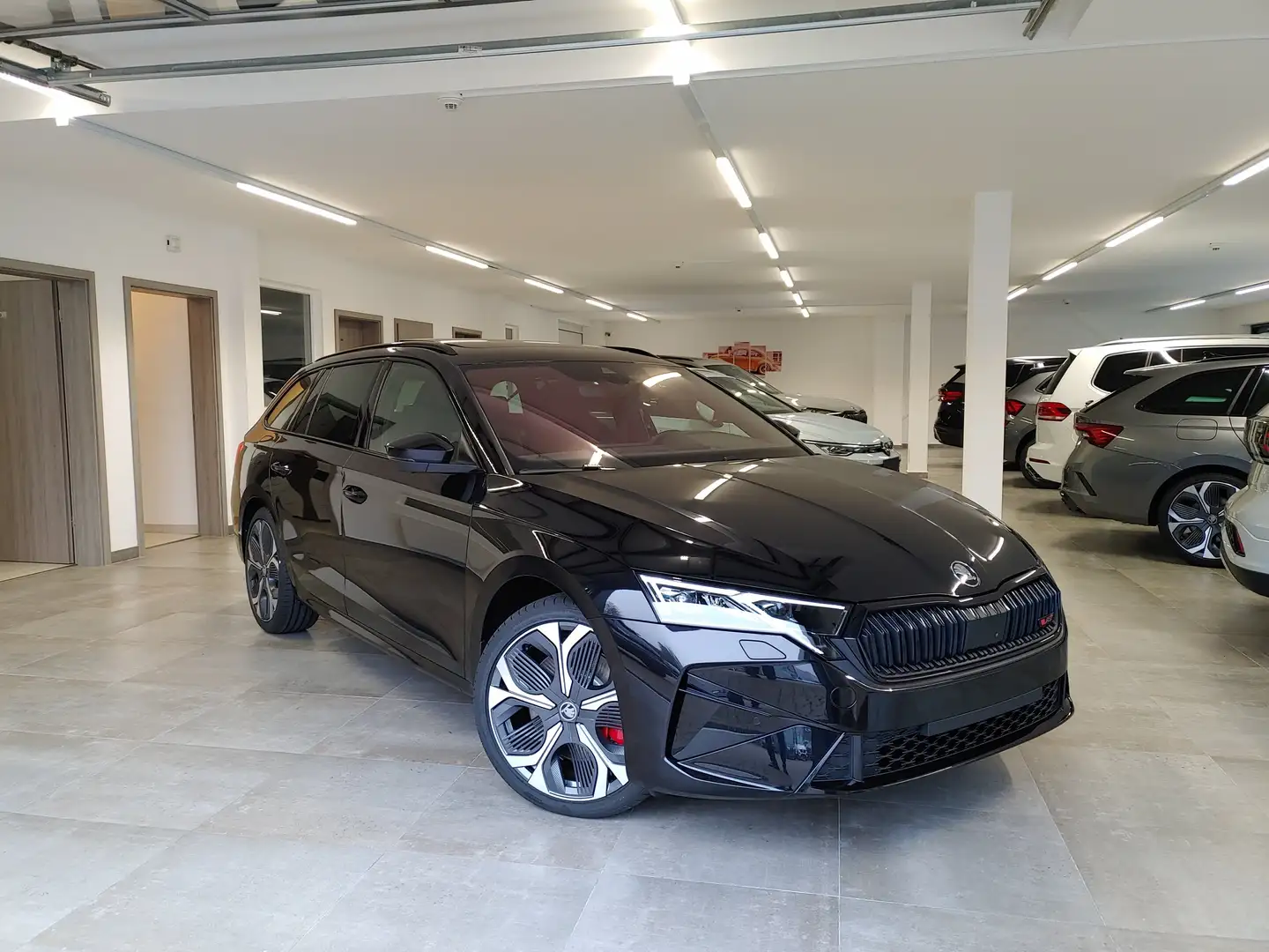 Skoda Octavia Combi RS 2.0 TSI DSG Matrix/Leder/DCC/AHK/Navi Noir - 2