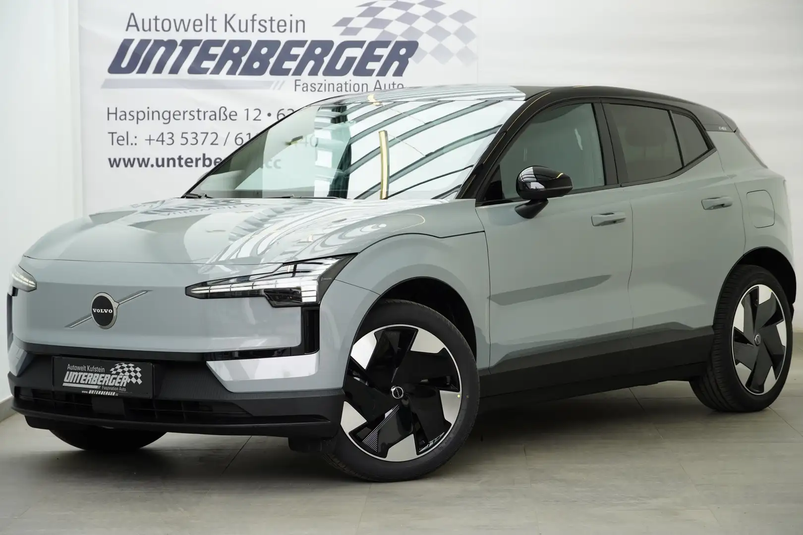 Volvo EX30 Plus 2WD Pure Electric Extented Range Gris - 1