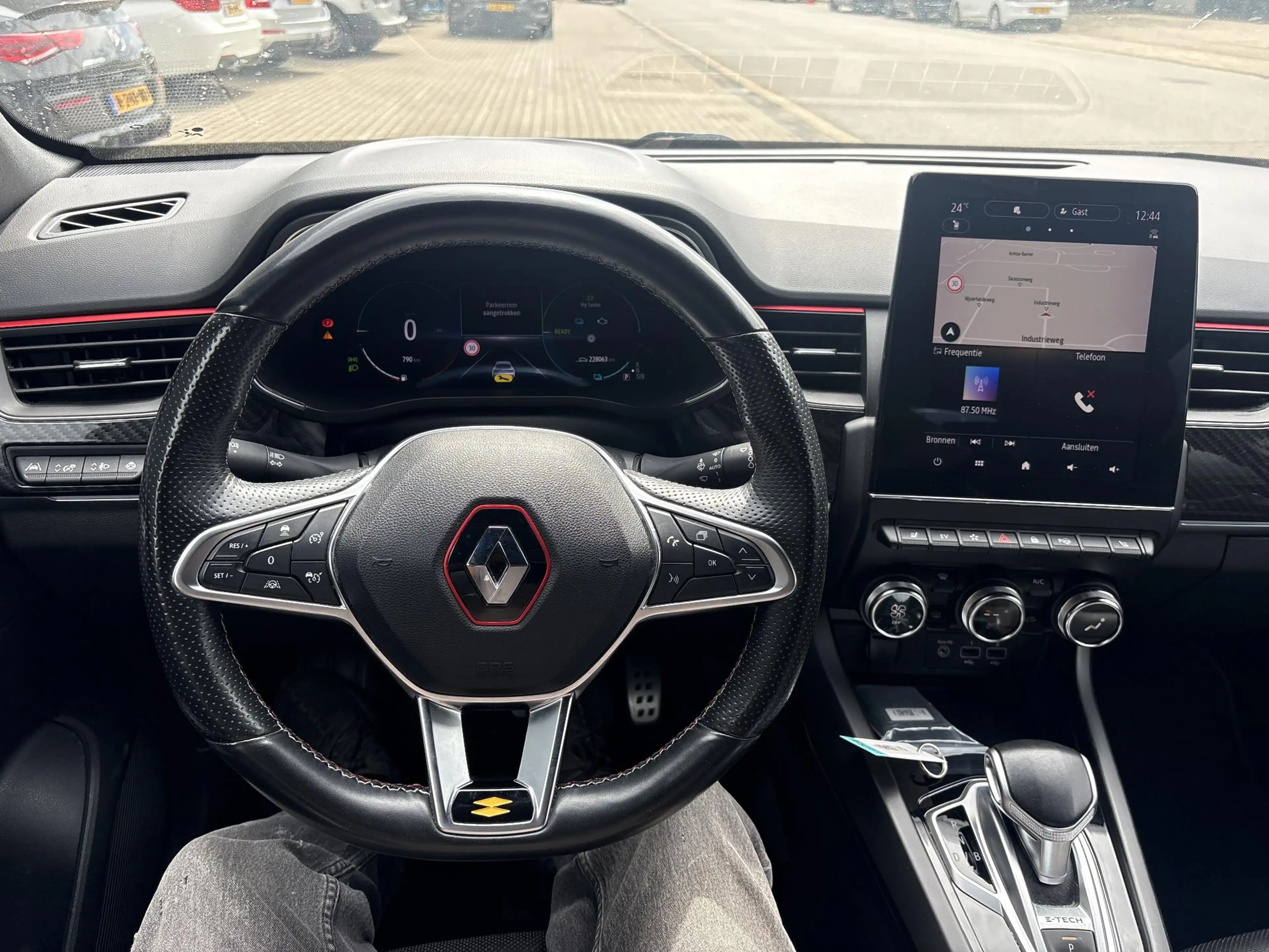 Renault Arkana 1.6 E-Tech Hybrid 145 R.S. Line | € 9.900,- NETTO! — photo 9