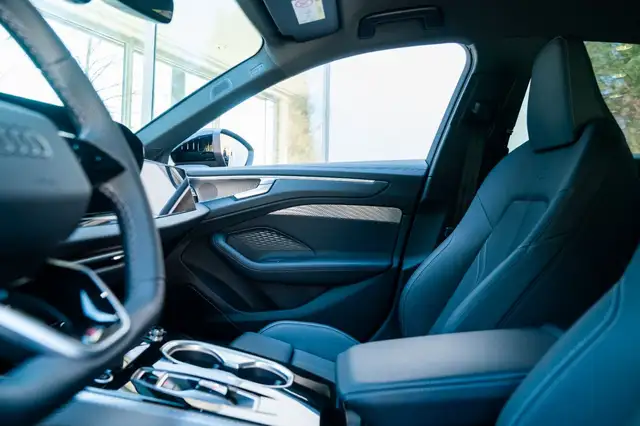 Audi A6 view 12