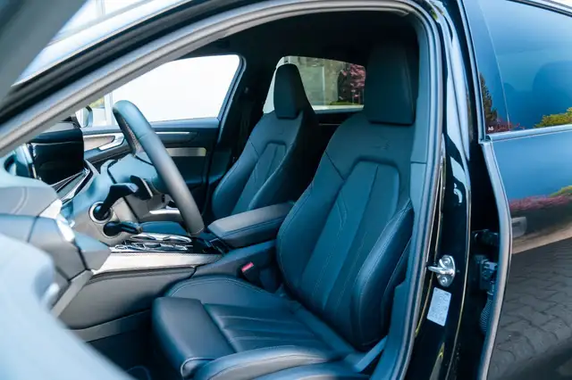 Audi A6 view 11
