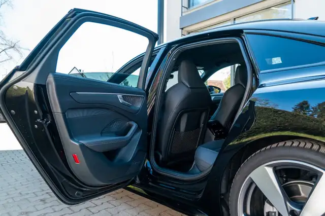 Audi A6 view 14