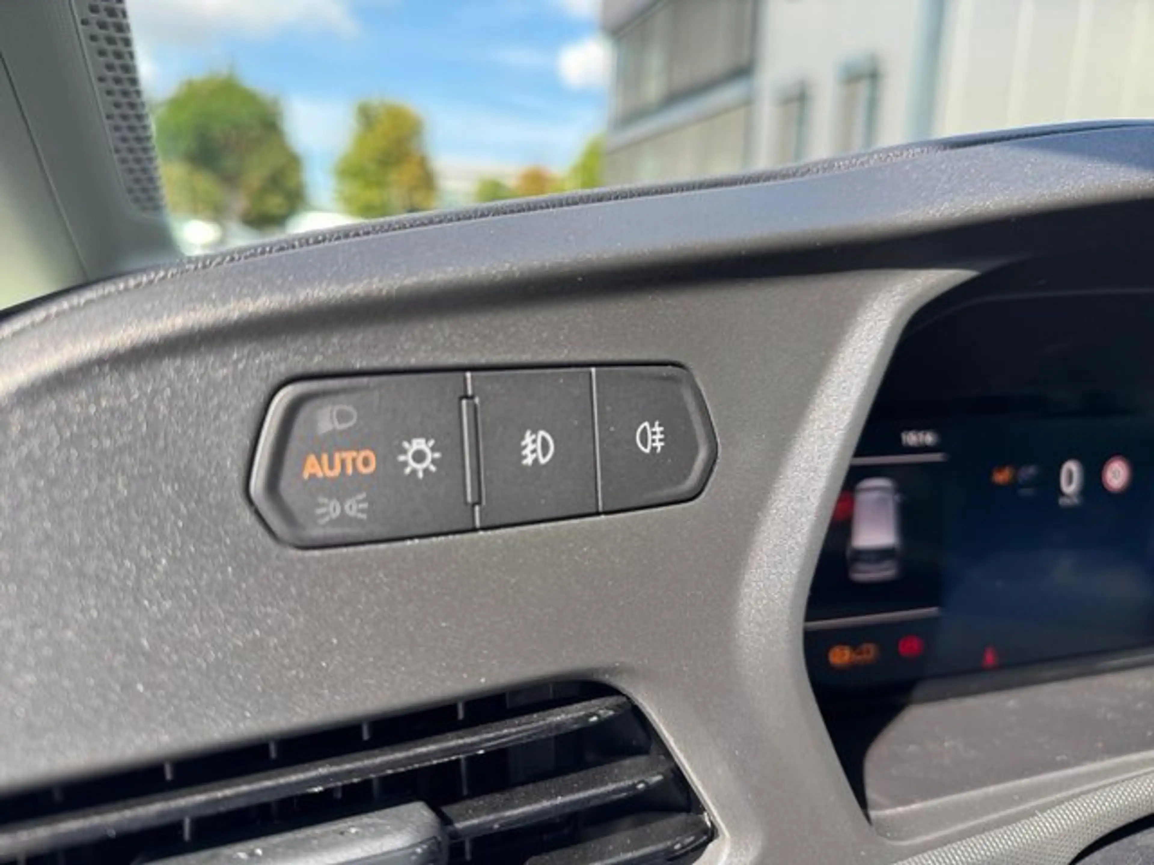 Ford Grand Tourneo Connect Trend — photo 15