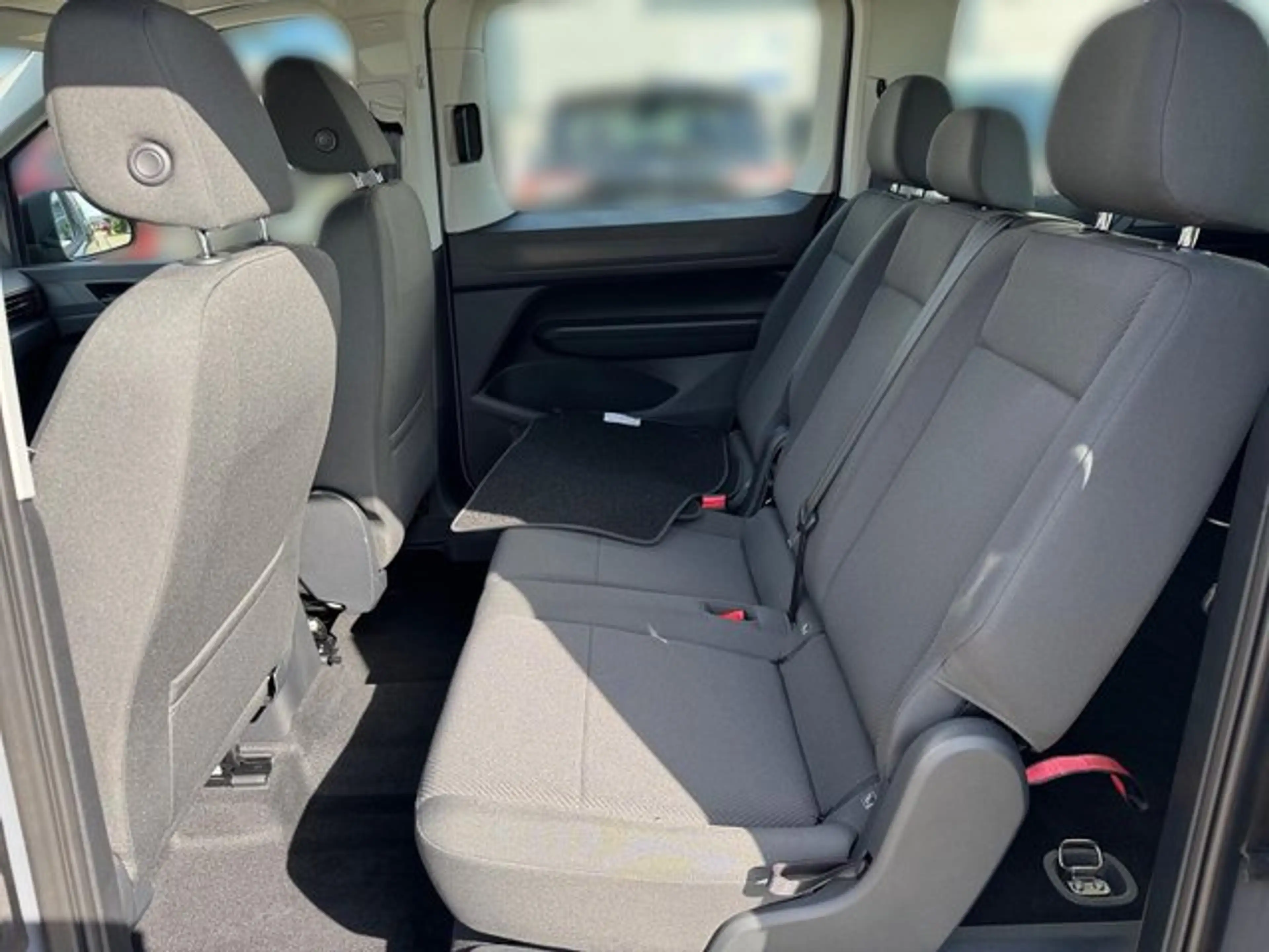Ford Grand Tourneo Connect Trend — photo 11