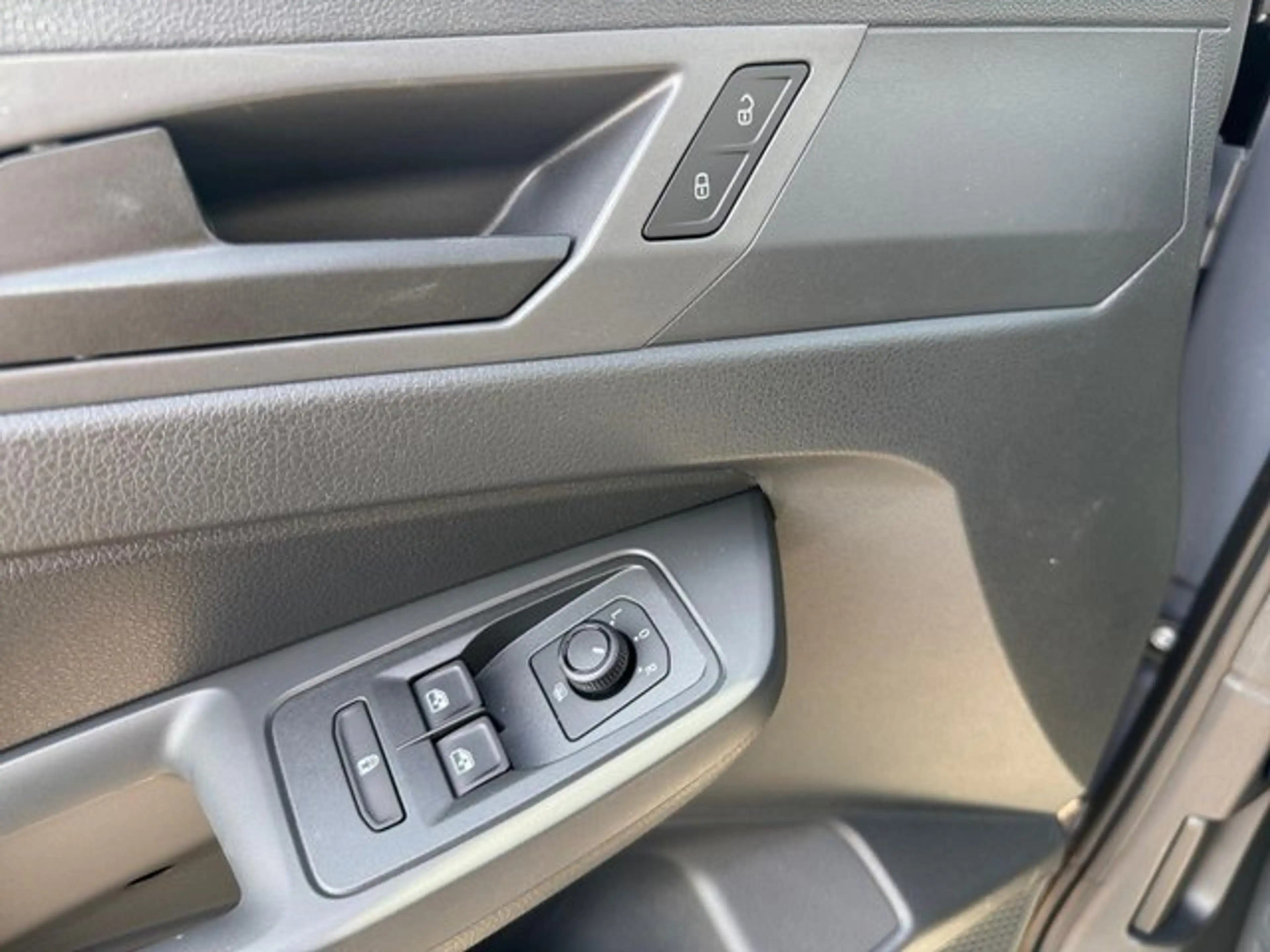 Ford Grand Tourneo Connect Trend — photo 14