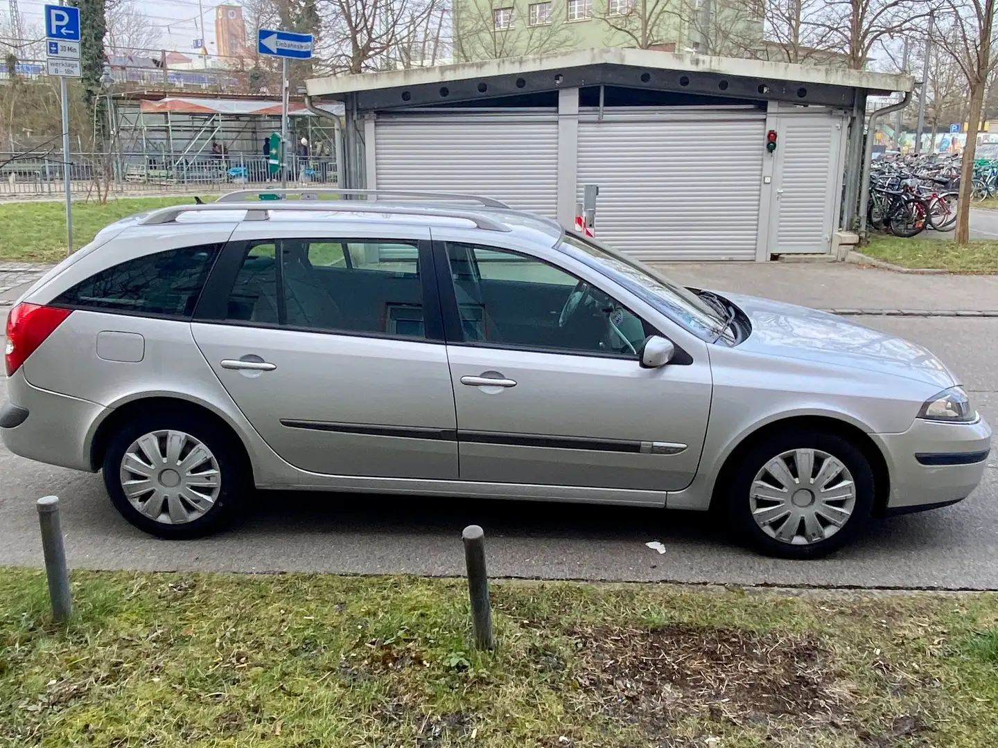 Renault Laguna Laguna Grandtour 2.0 16V Avantage Stříbrná - 2
