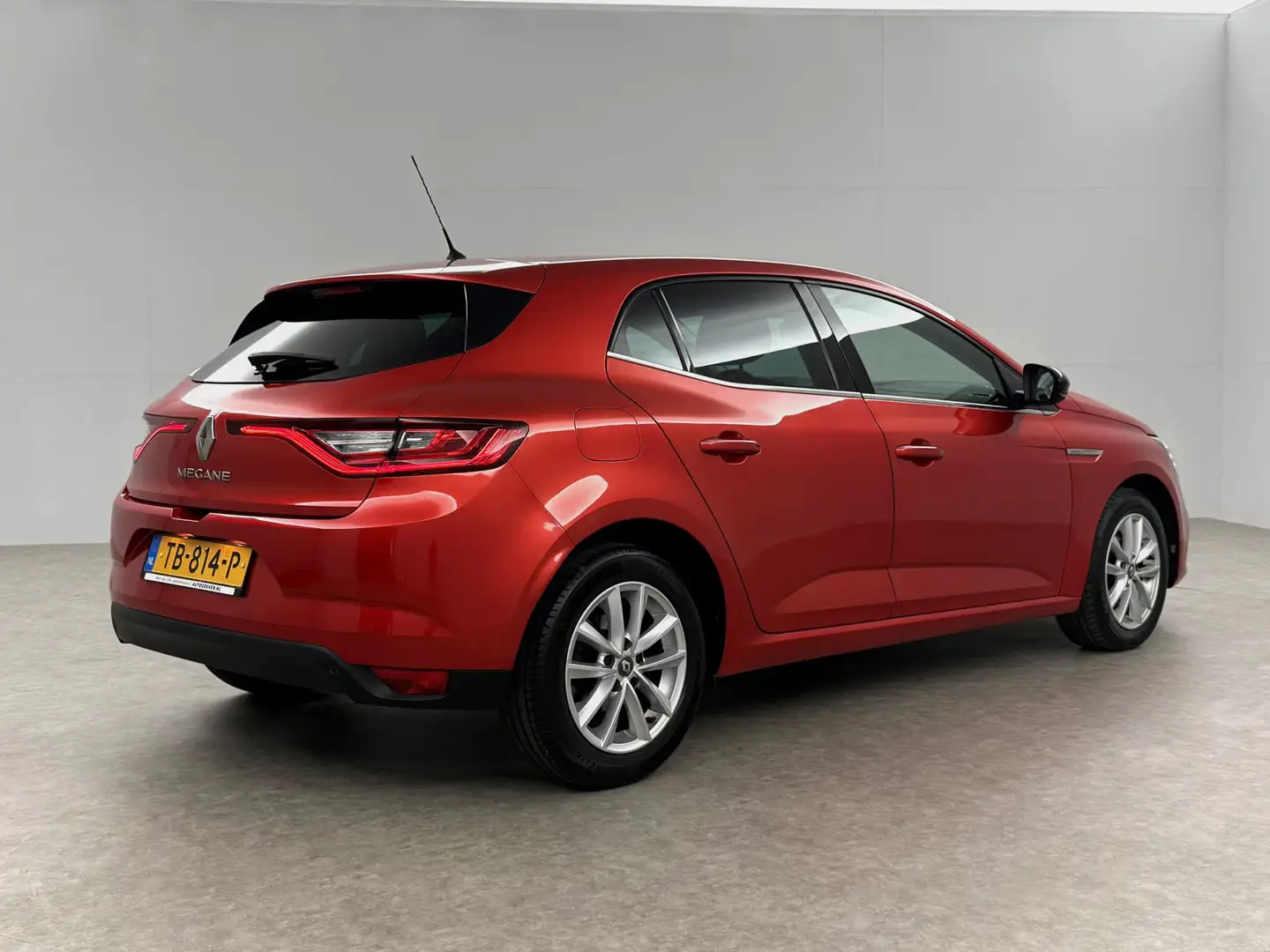 Renault Megane 1.2 TCe Limited Clima Cruise Navi PDC 16''LMV Rood - 2